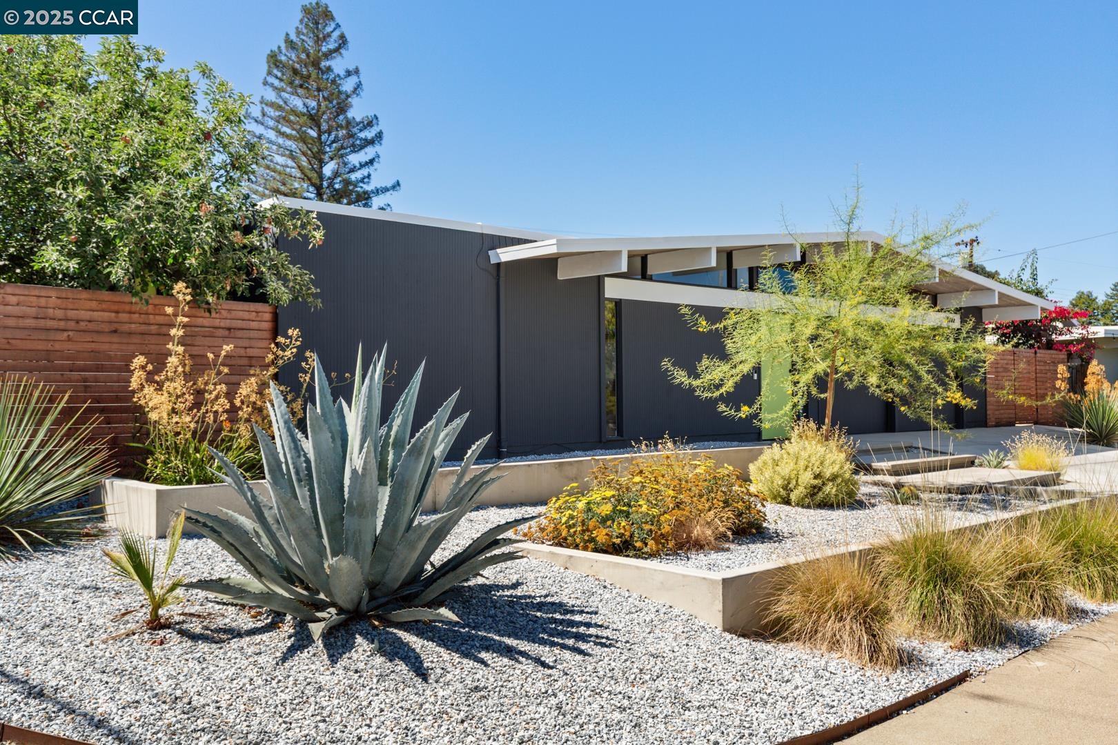 Detail Gallery Image 4 of 60 For 3772 Gainsborough Dr, Concord,  CA 94518 - 4 Beds | 2 Baths