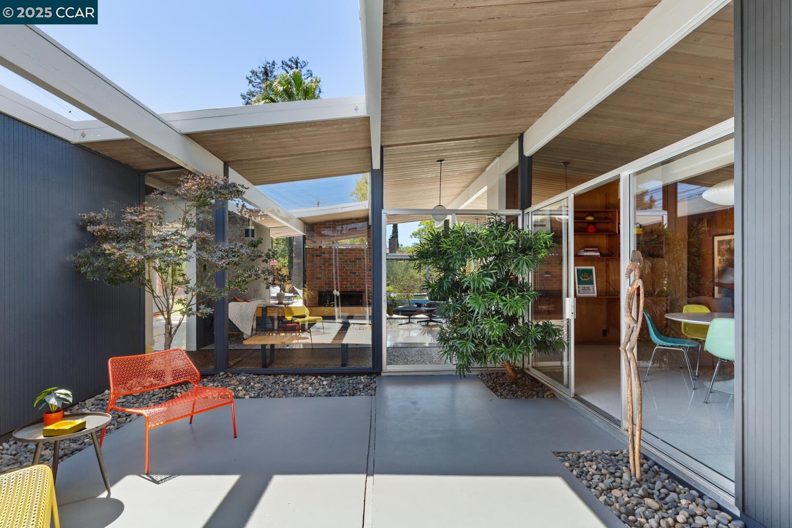 Detail Gallery Image 6 of 60 For 3772 Gainsborough Dr, Concord,  CA 94518 - 4 Beds | 2 Baths