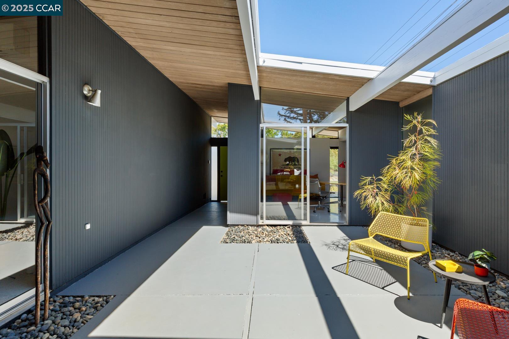 Detail Gallery Image 7 of 60 For 3772 Gainsborough Dr, Concord,  CA 94518 - 4 Beds | 2 Baths