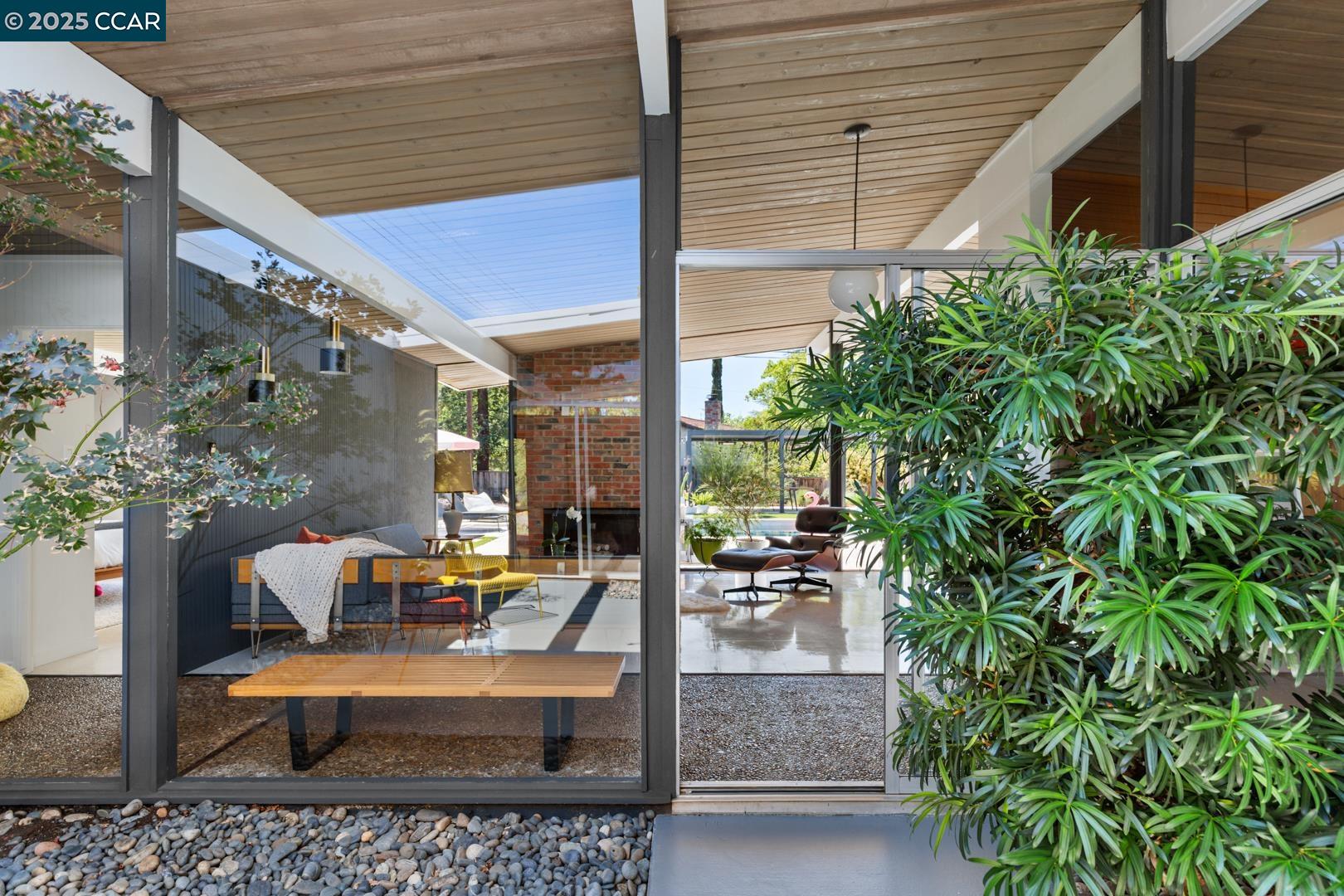 Detail Gallery Image 8 of 60 For 3772 Gainsborough Dr, Concord,  CA 94518 - 4 Beds | 2 Baths