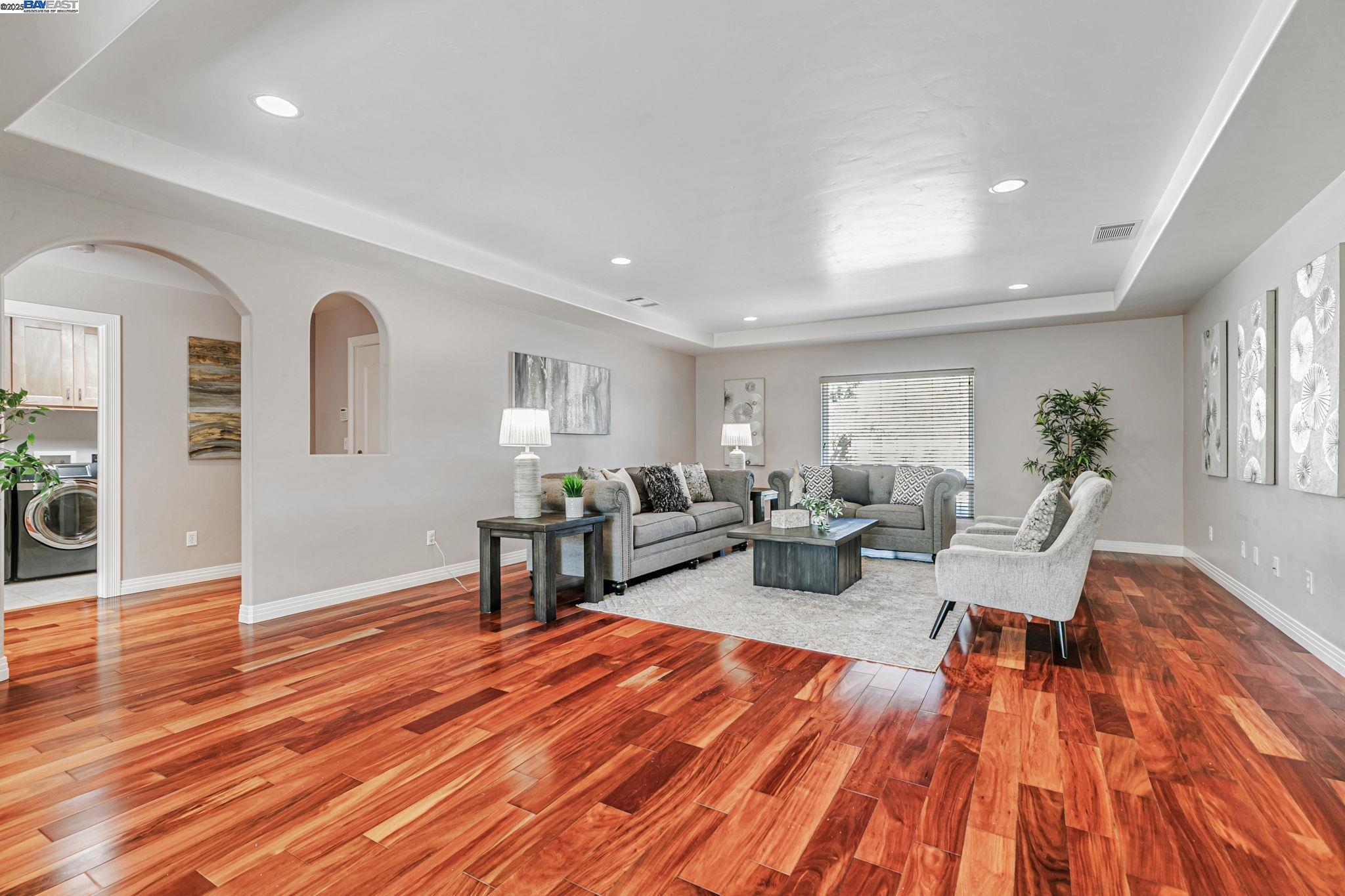 Detail Gallery Image 8 of 58 For 105 Harold Ave, Santa Clara,  CA 95050-2033 - 4 Beds | 3 Baths