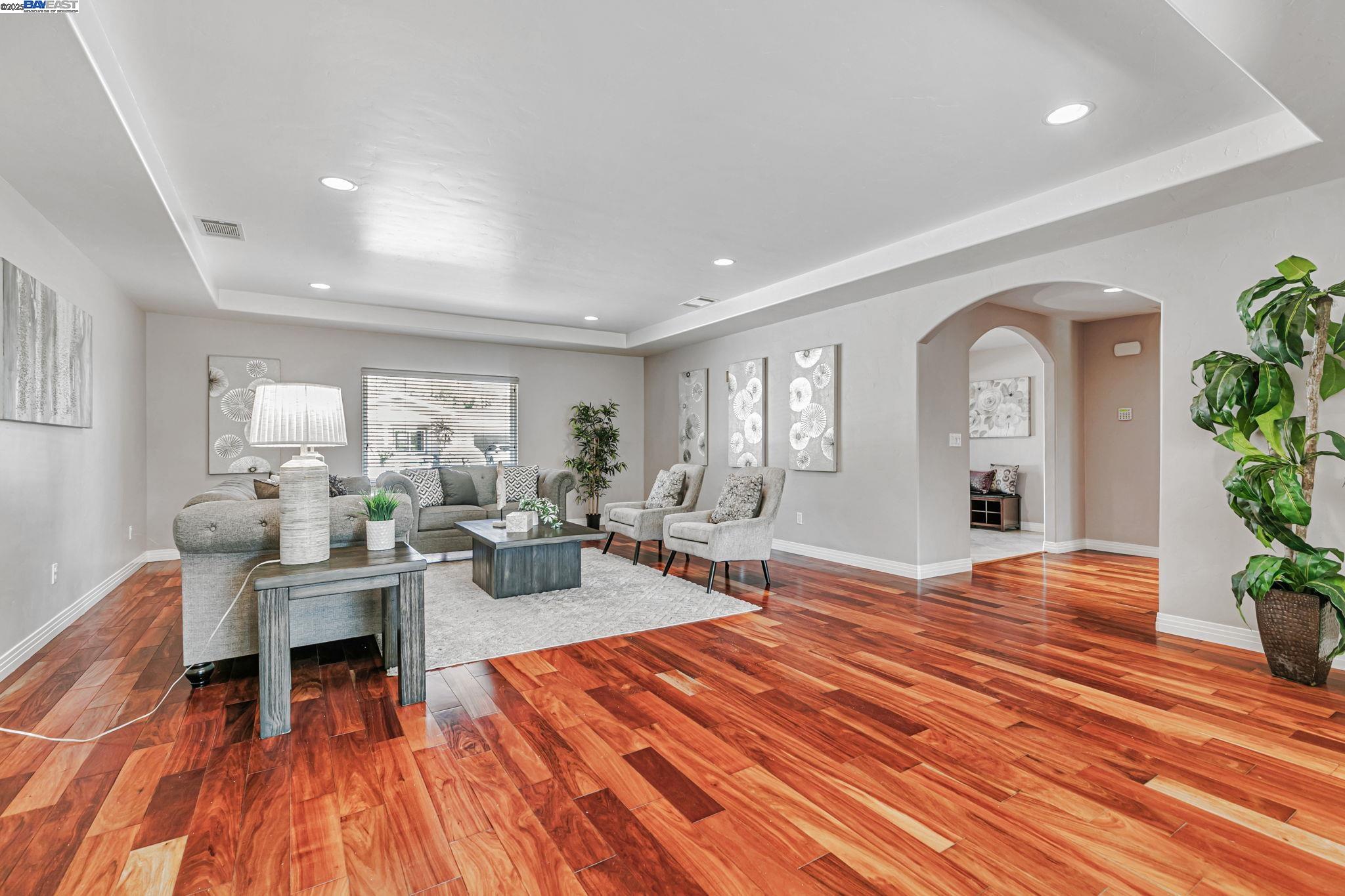 Detail Gallery Image 9 of 58 For 105 Harold Ave, Santa Clara,  CA 95050-2033 - 4 Beds | 3 Baths