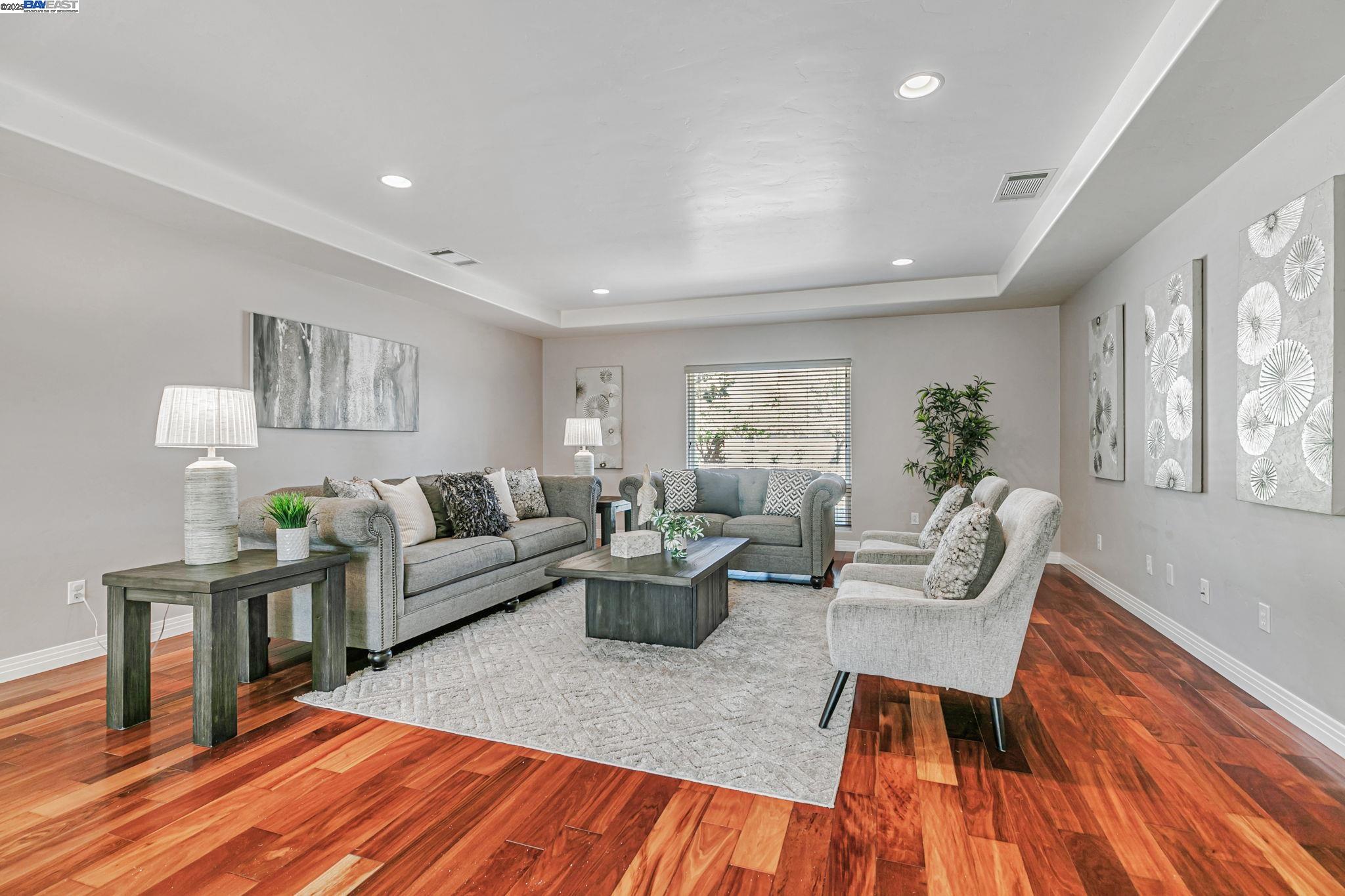 Detail Gallery Image 10 of 58 For 105 Harold Ave, Santa Clara,  CA 95050-2033 - 4 Beds | 3 Baths