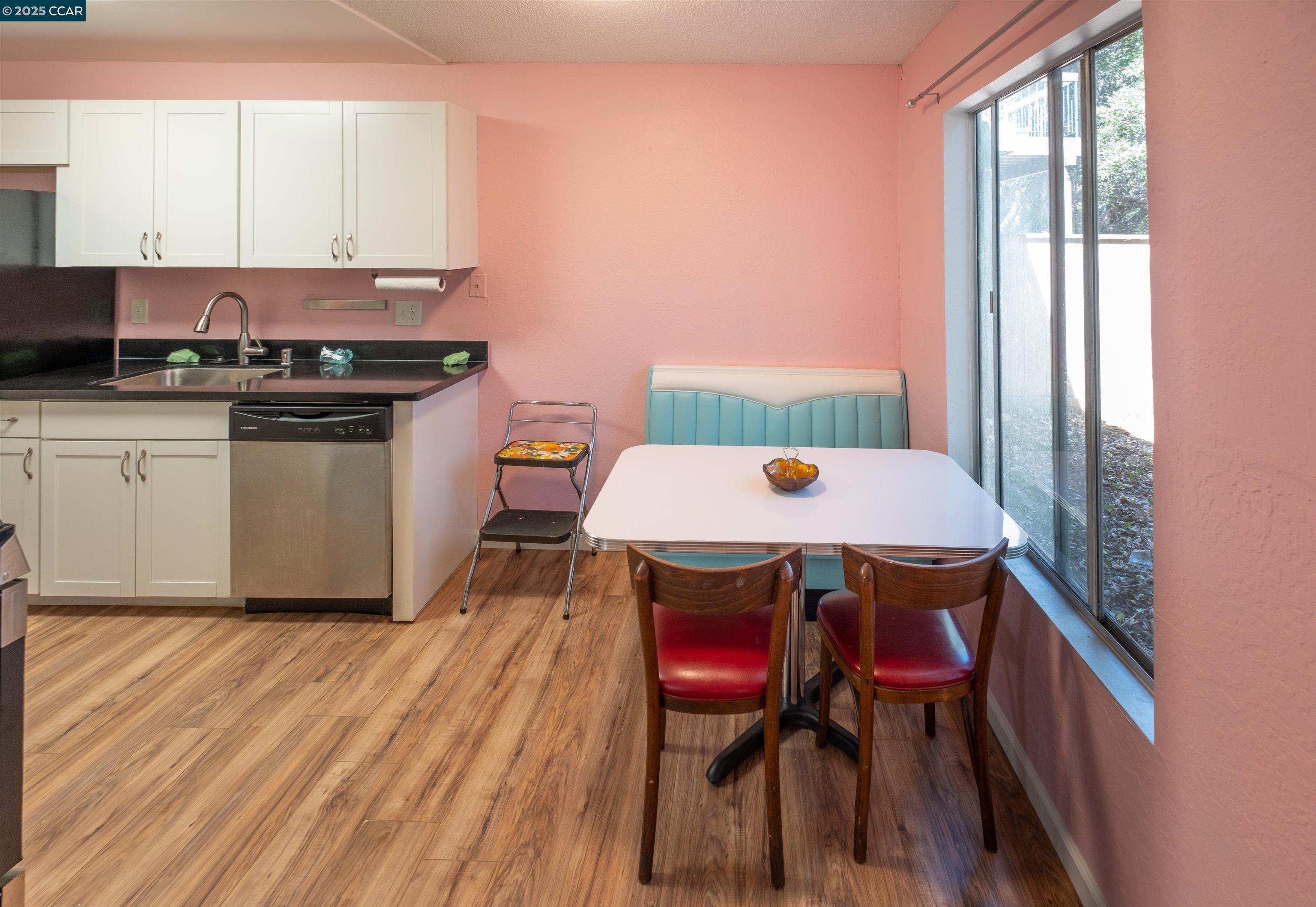 Detail Gallery Image 7 of 19 For 5310 Ridgeview Cir #1,  El Sobrante,  CA 94803 - 1 Beds | 1 Baths
