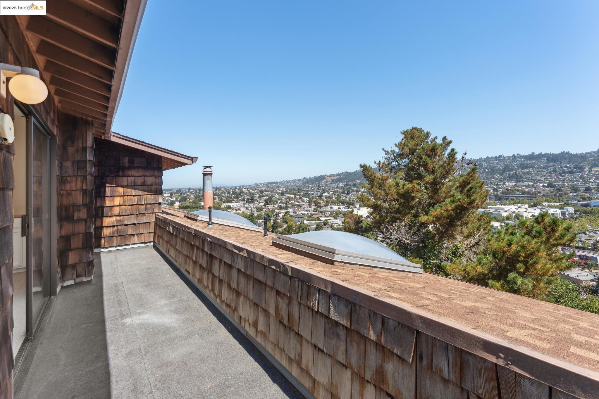 Detail Gallery Image 11 of 36 For 535 Jackson St #B,  Albany,  CA 94706 - 2 Beds | 2 Baths