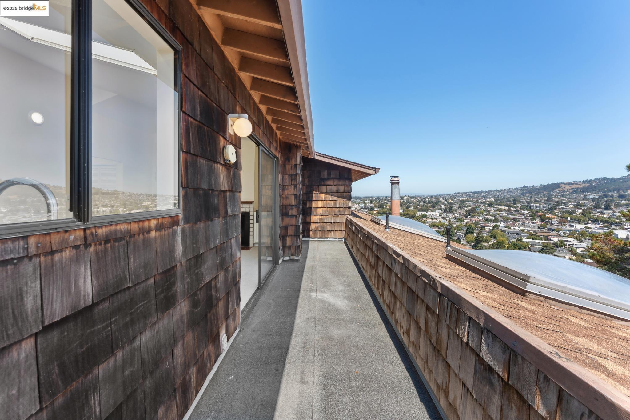 Detail Gallery Image 13 of 36 For 535 Jackson St #B,  Albany,  CA 94706 - 2 Beds | 2 Baths