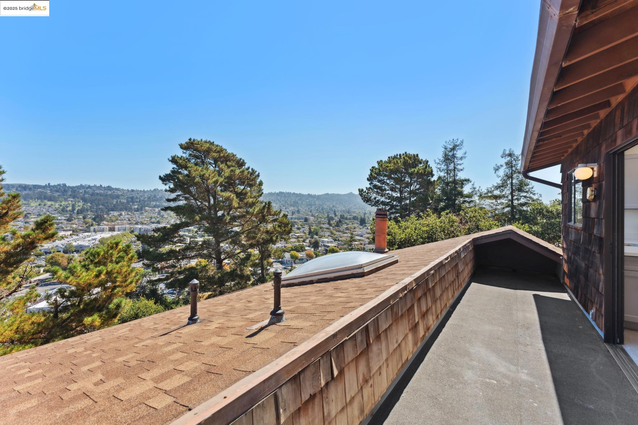 Detail Gallery Image 15 of 36 For 535 Jackson St #B,  Albany,  CA 94706 - 2 Beds | 2 Baths