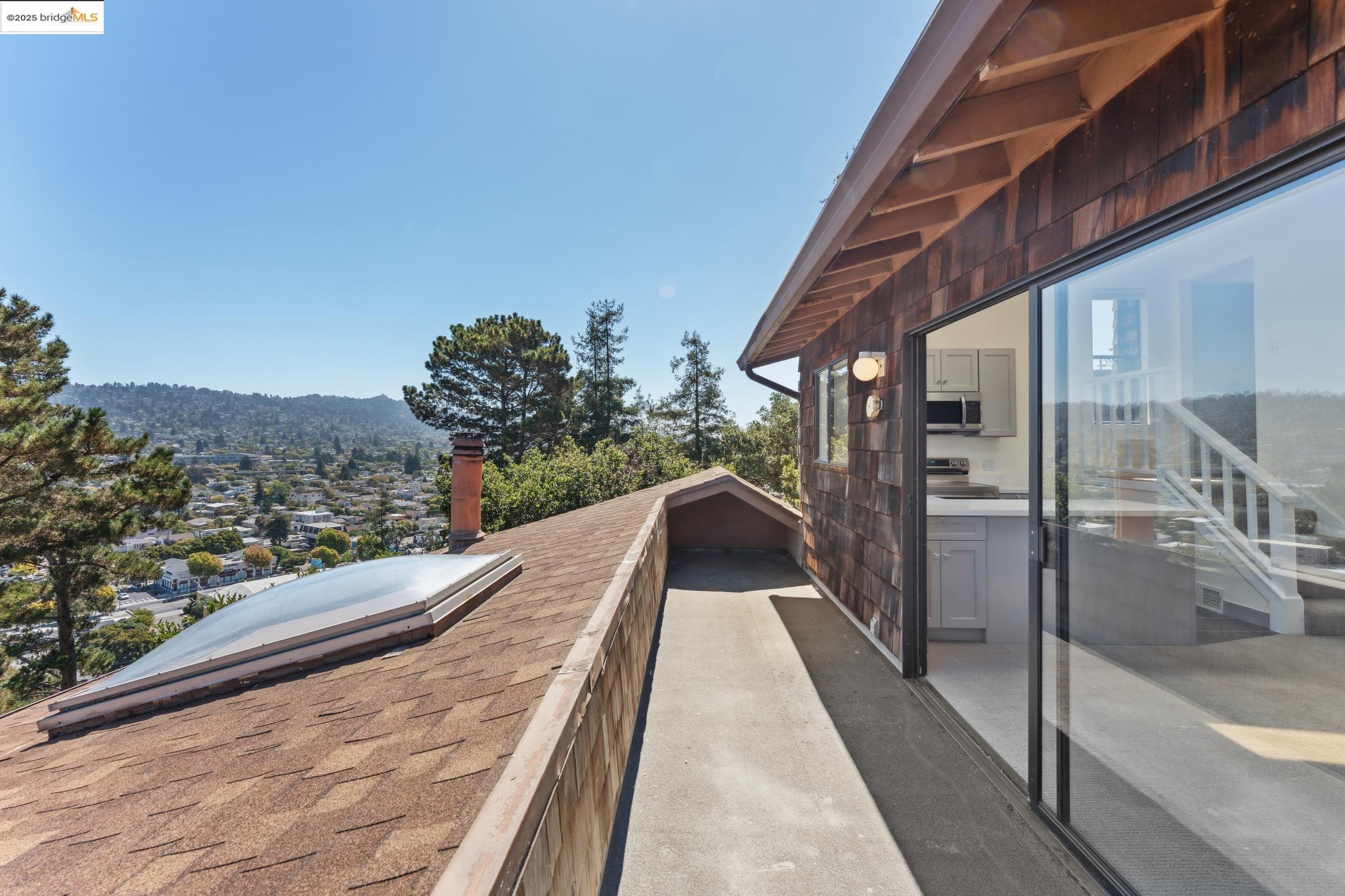 Detail Gallery Image 16 of 36 For 535 Jackson St #B,  Albany,  CA 94706 - 2 Beds | 2 Baths
