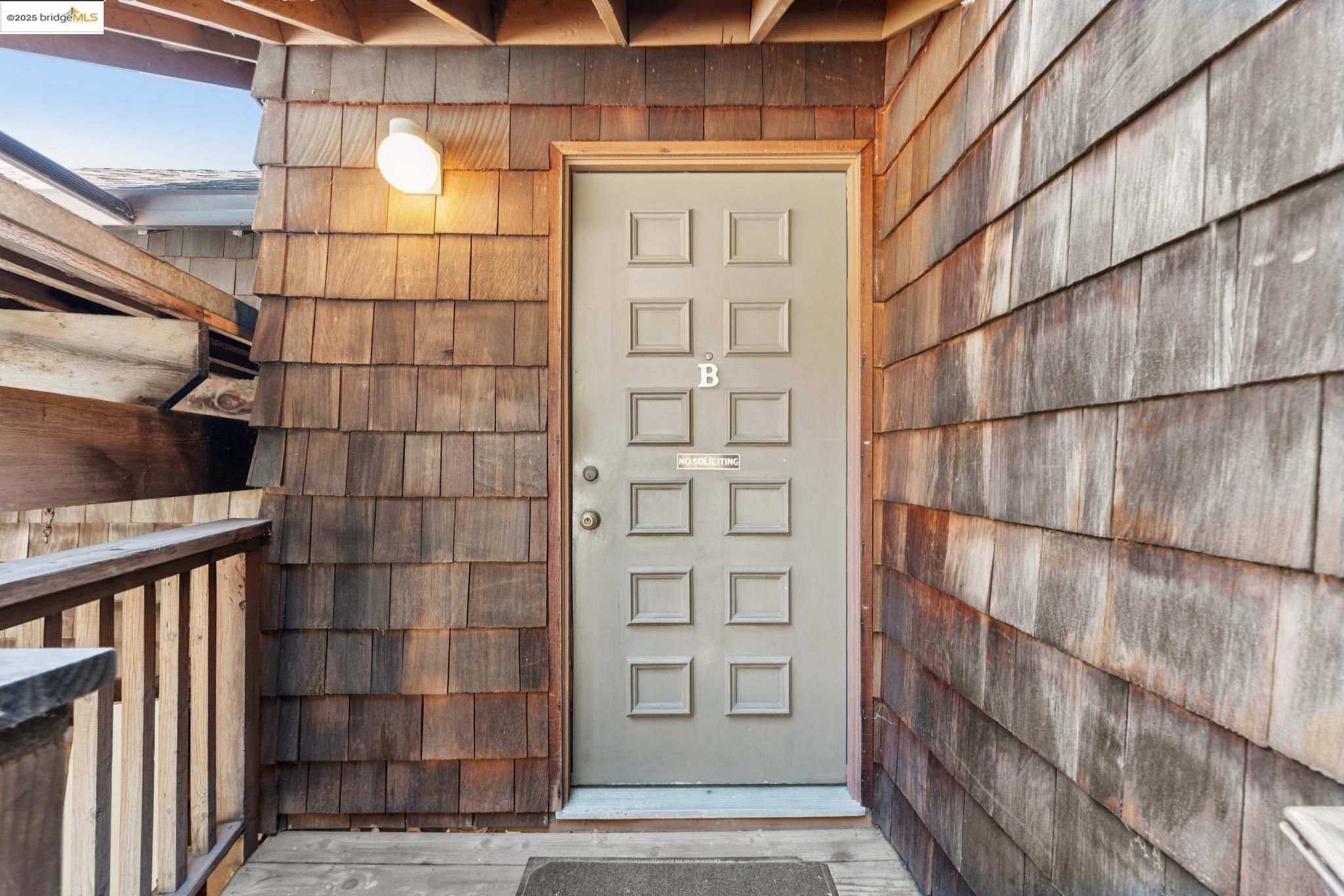 Detail Gallery Image 3 of 36 For 535 Jackson St #B,  Albany,  CA 94706 - 2 Beds | 2 Baths