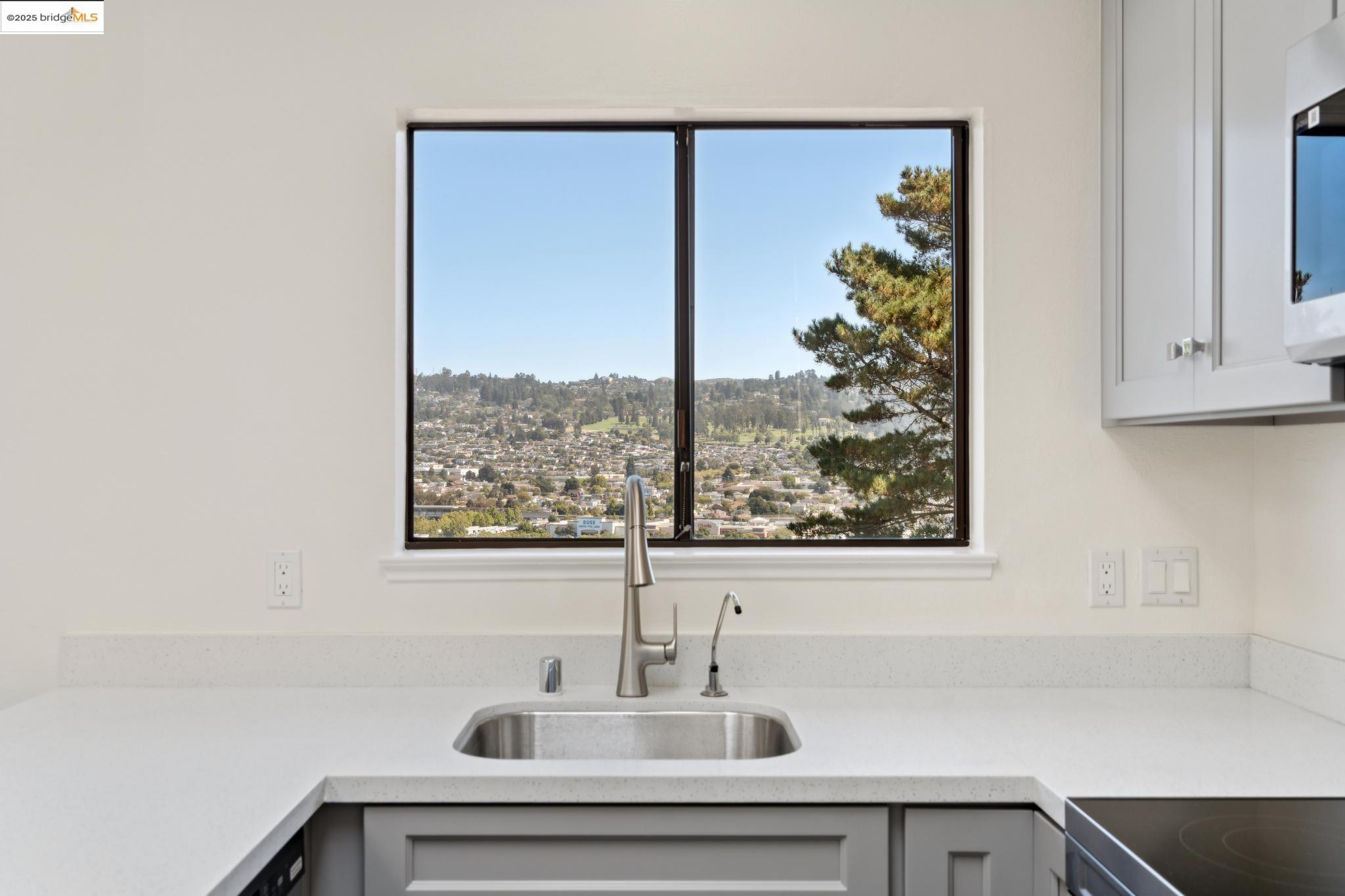 Detail Gallery Image 21 of 36 For 535 Jackson St #B,  Albany,  CA 94706 - 2 Beds | 2 Baths
