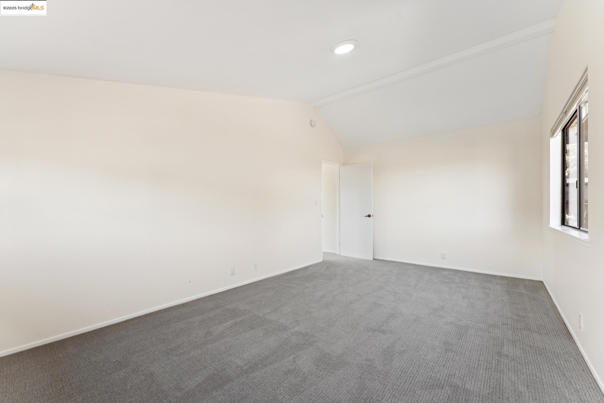 Detail Gallery Image 27 of 36 For 535 Jackson St #B,  Albany,  CA 94706 - 2 Beds | 2 Baths