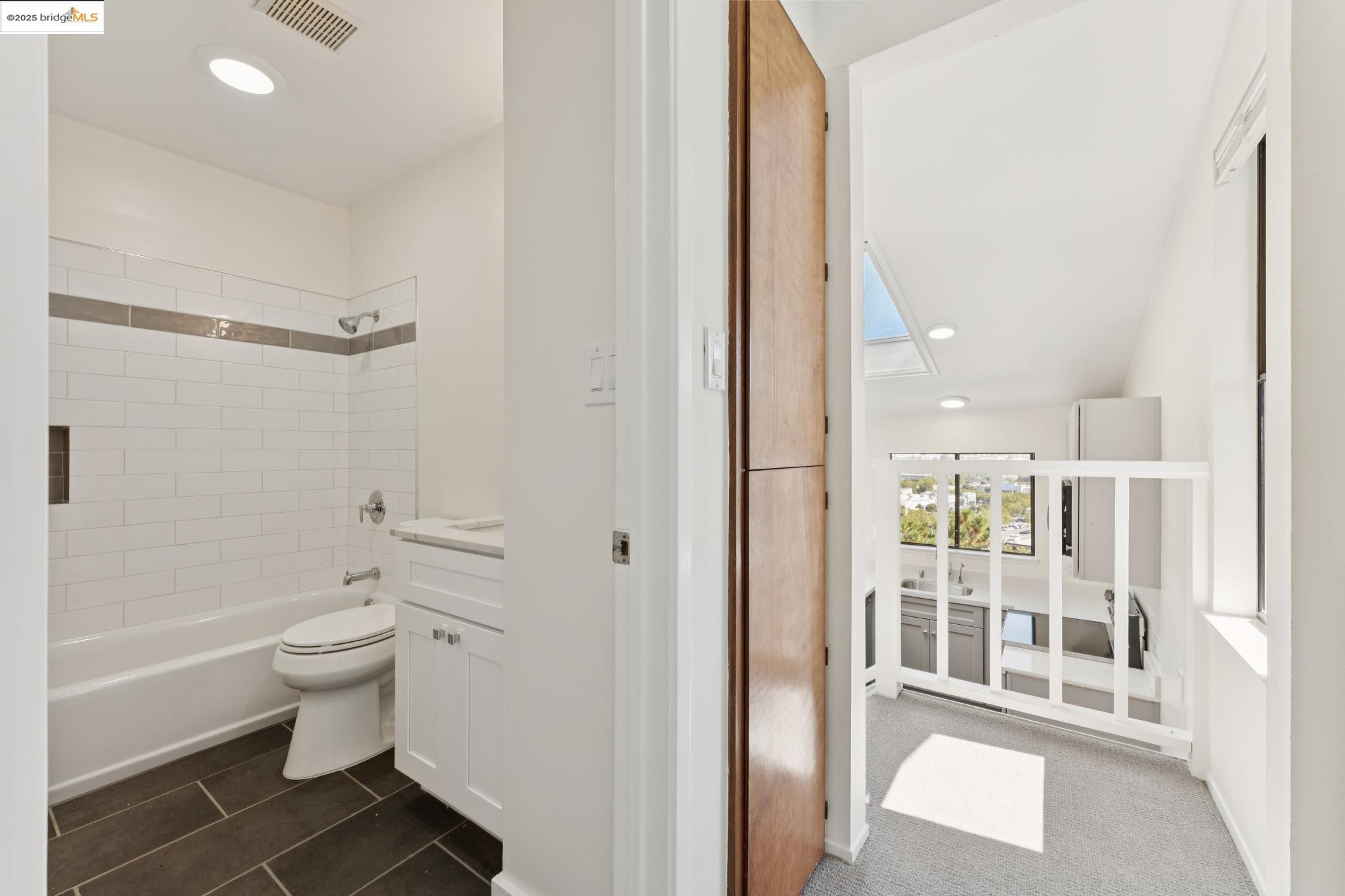 Detail Gallery Image 29 of 36 For 535 Jackson St #B,  Albany,  CA 94706 - 2 Beds | 2 Baths