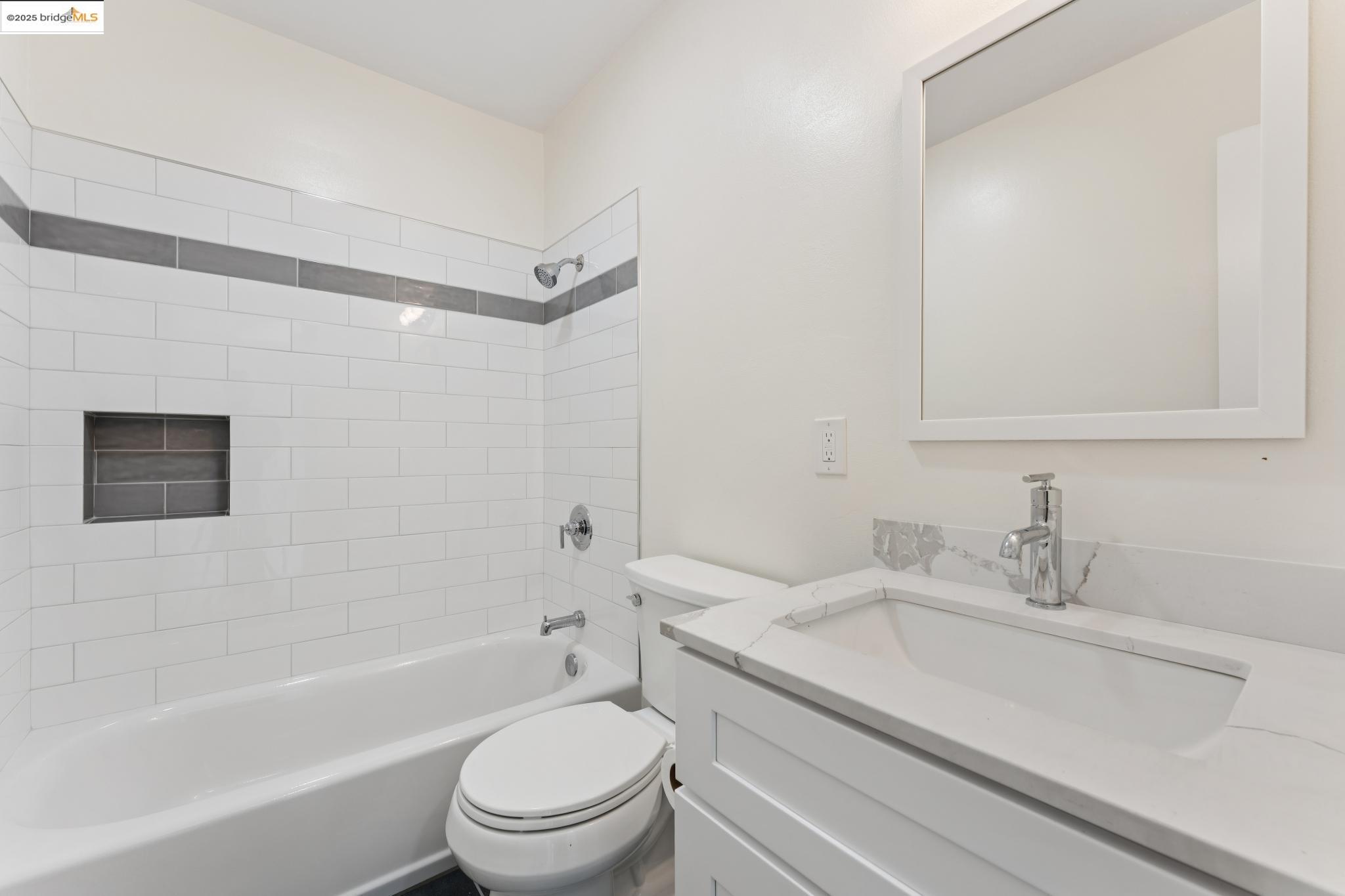 Detail Gallery Image 30 of 36 For 535 Jackson St #B,  Albany,  CA 94706 - 2 Beds | 2 Baths