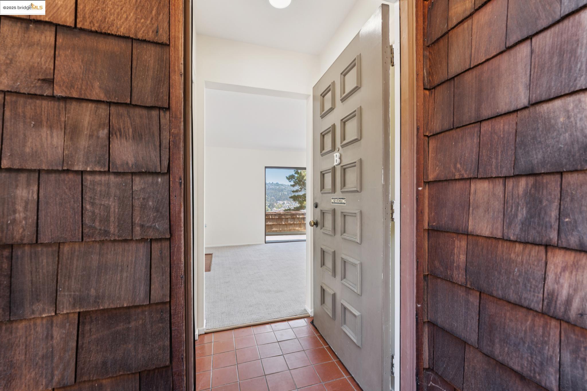 Detail Gallery Image 4 of 36 For 535 Jackson St #B,  Albany,  CA 94706 - 2 Beds | 2 Baths