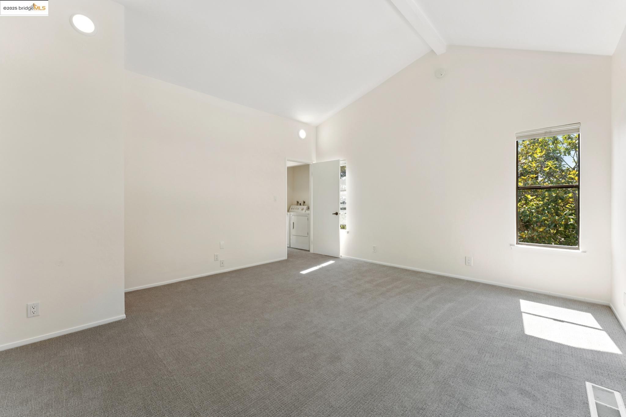 Detail Gallery Image 33 of 36 For 535 Jackson St #B,  Albany,  CA 94706 - 2 Beds | 2 Baths