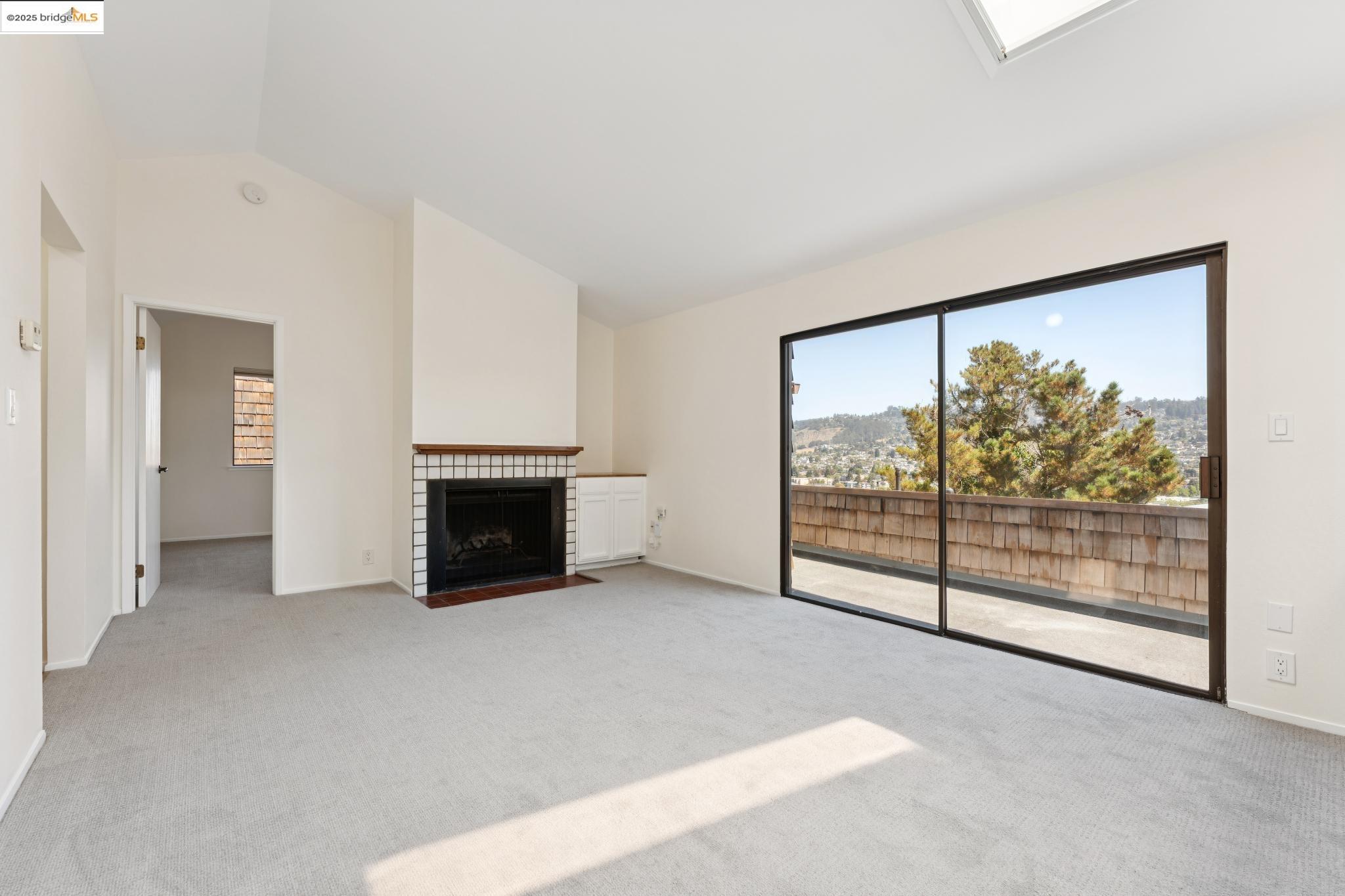 Detail Gallery Image 6 of 36 For 535 Jackson St #B,  Albany,  CA 94706 - 2 Beds | 2 Baths