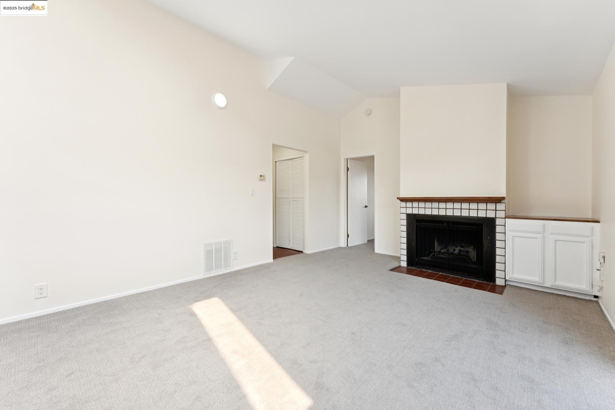 Detail Gallery Image 7 of 36 For 535 Jackson St #B,  Albany,  CA 94706 - 2 Beds | 2 Baths