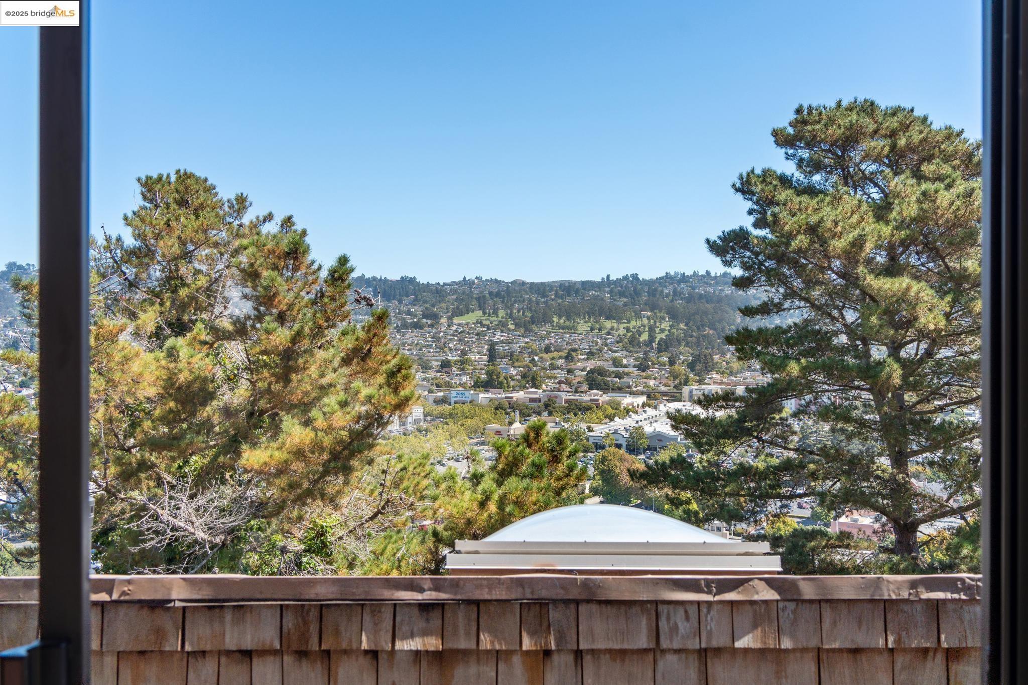 Detail Gallery Image 9 of 36 For 535 Jackson St #B,  Albany,  CA 94706 - 2 Beds | 2 Baths