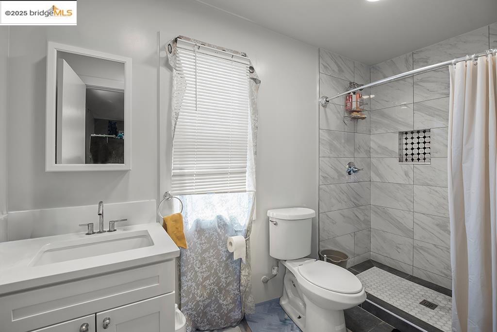 Detail Gallery Image 6 of 14 For 2004 27th Ave, Oakland,  CA 94601 - – Beds | – Baths
