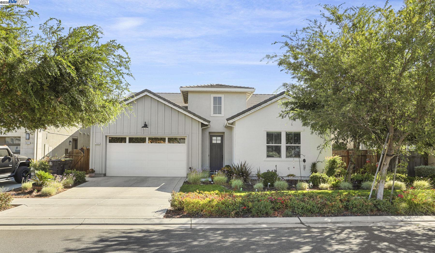 Detail Gallery Image 1 of 42 For 2595 Garden Farms Ave, Lathrop,  CA 95330 - 3 Beds | 2/1 Baths
