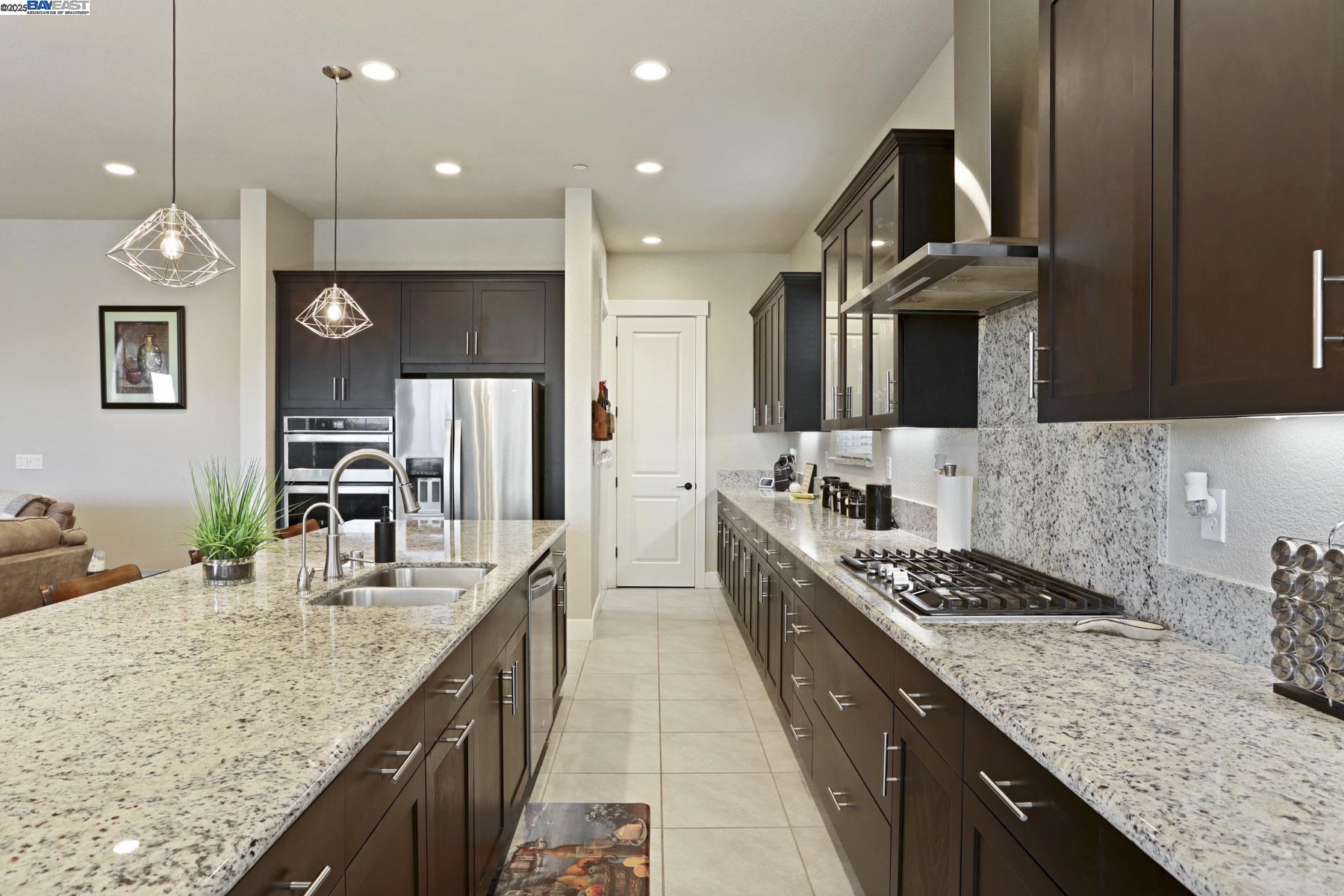 Detail Gallery Image 12 of 42 For 2595 Garden Farms Ave, Lathrop,  CA 95330 - 3 Beds | 2/1 Baths
