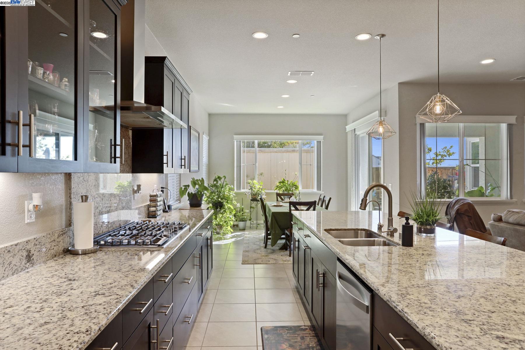 Detail Gallery Image 13 of 42 For 2595 Garden Farms Ave, Lathrop,  CA 95330 - 3 Beds | 2/1 Baths
