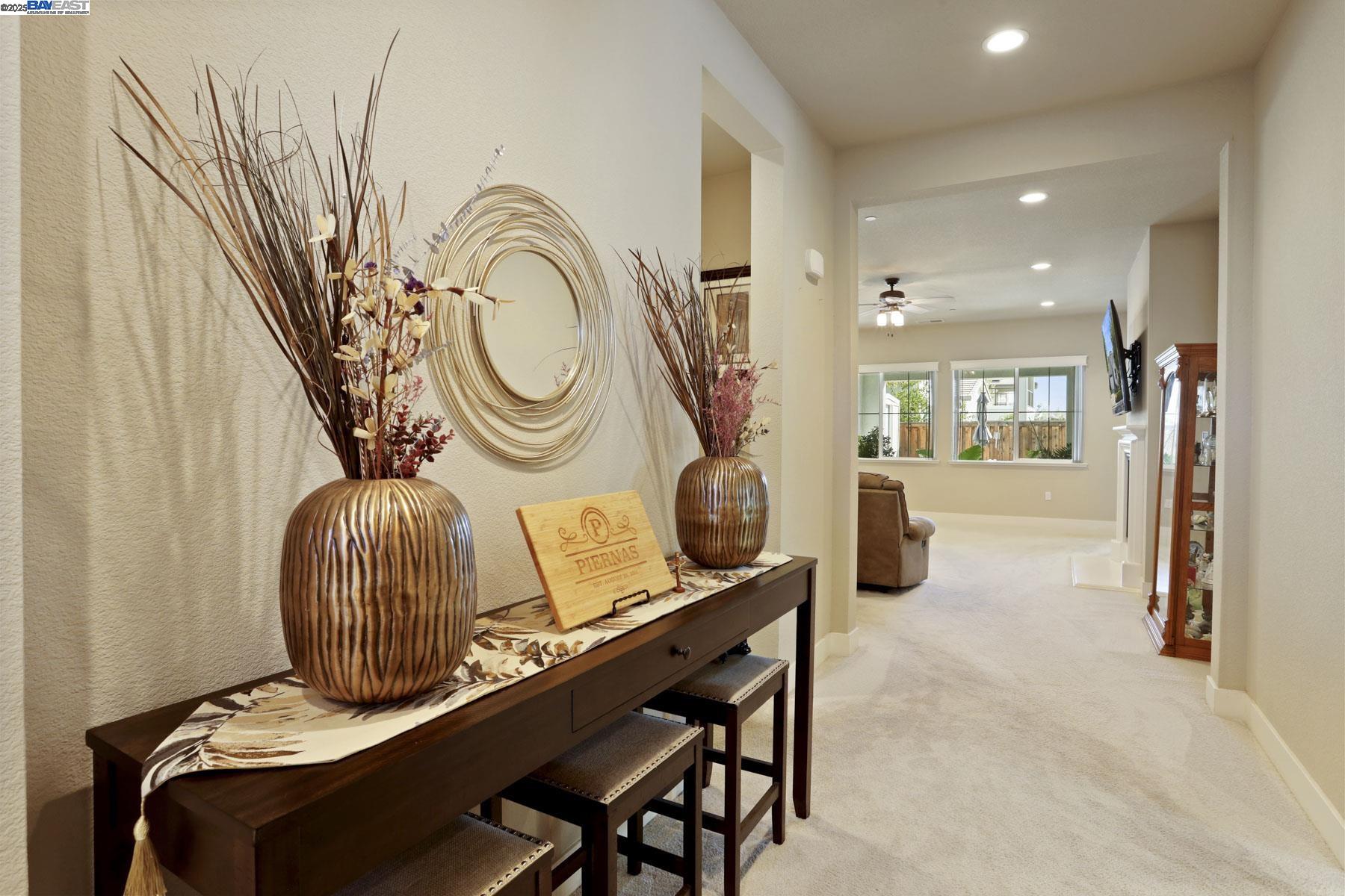Detail Gallery Image 4 of 42 For 2595 Garden Farms Ave, Lathrop,  CA 95330 - 3 Beds | 2/1 Baths