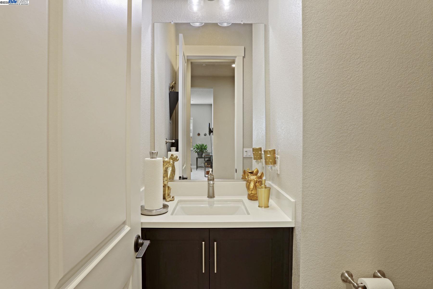Detail Gallery Image 6 of 42 For 2595 Garden Farms Ave, Lathrop,  CA 95330 - 3 Beds | 2/1 Baths