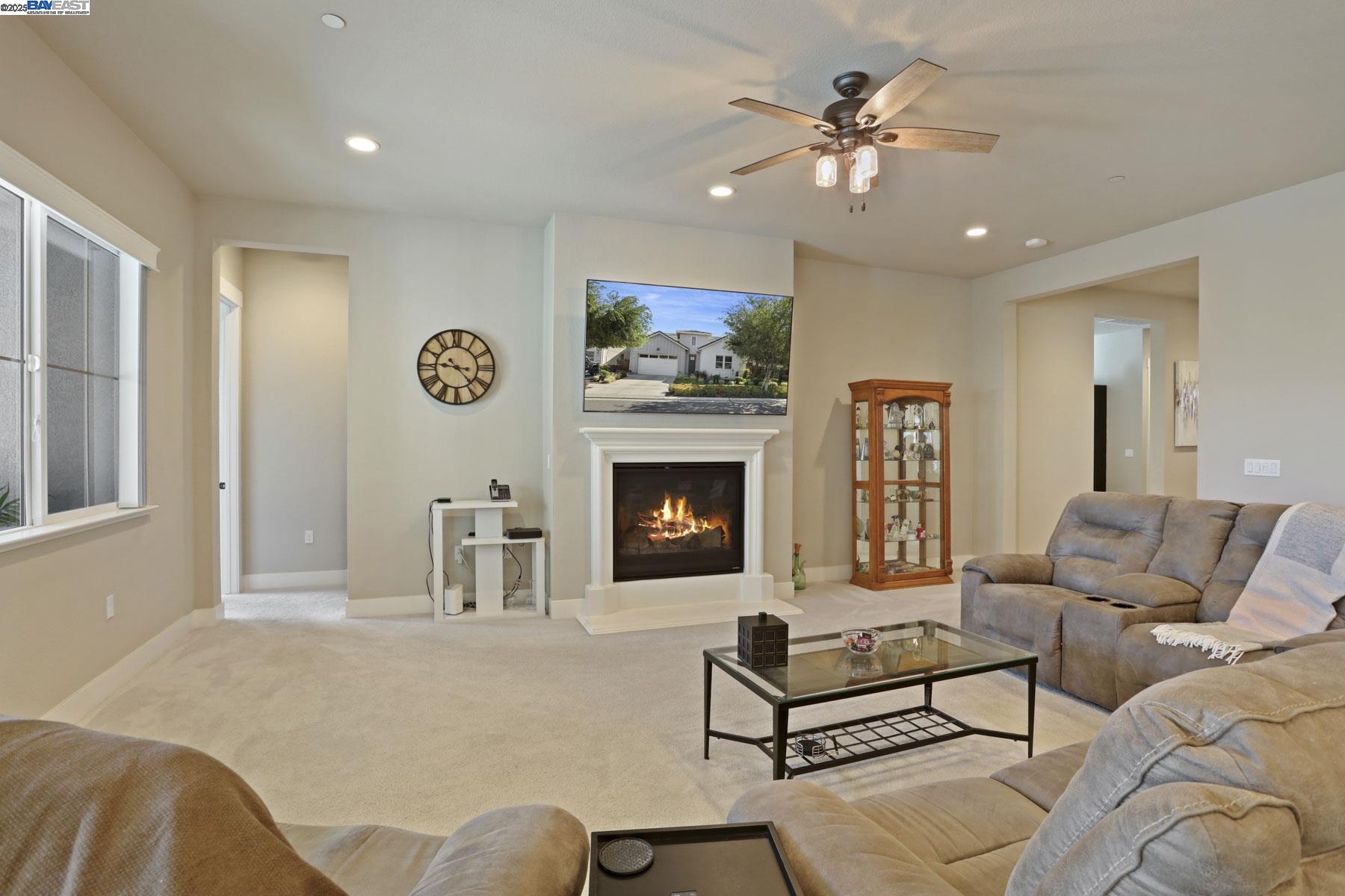 Detail Gallery Image 9 of 42 For 2595 Garden Farms Ave, Lathrop,  CA 95330 - 3 Beds | 2/1 Baths