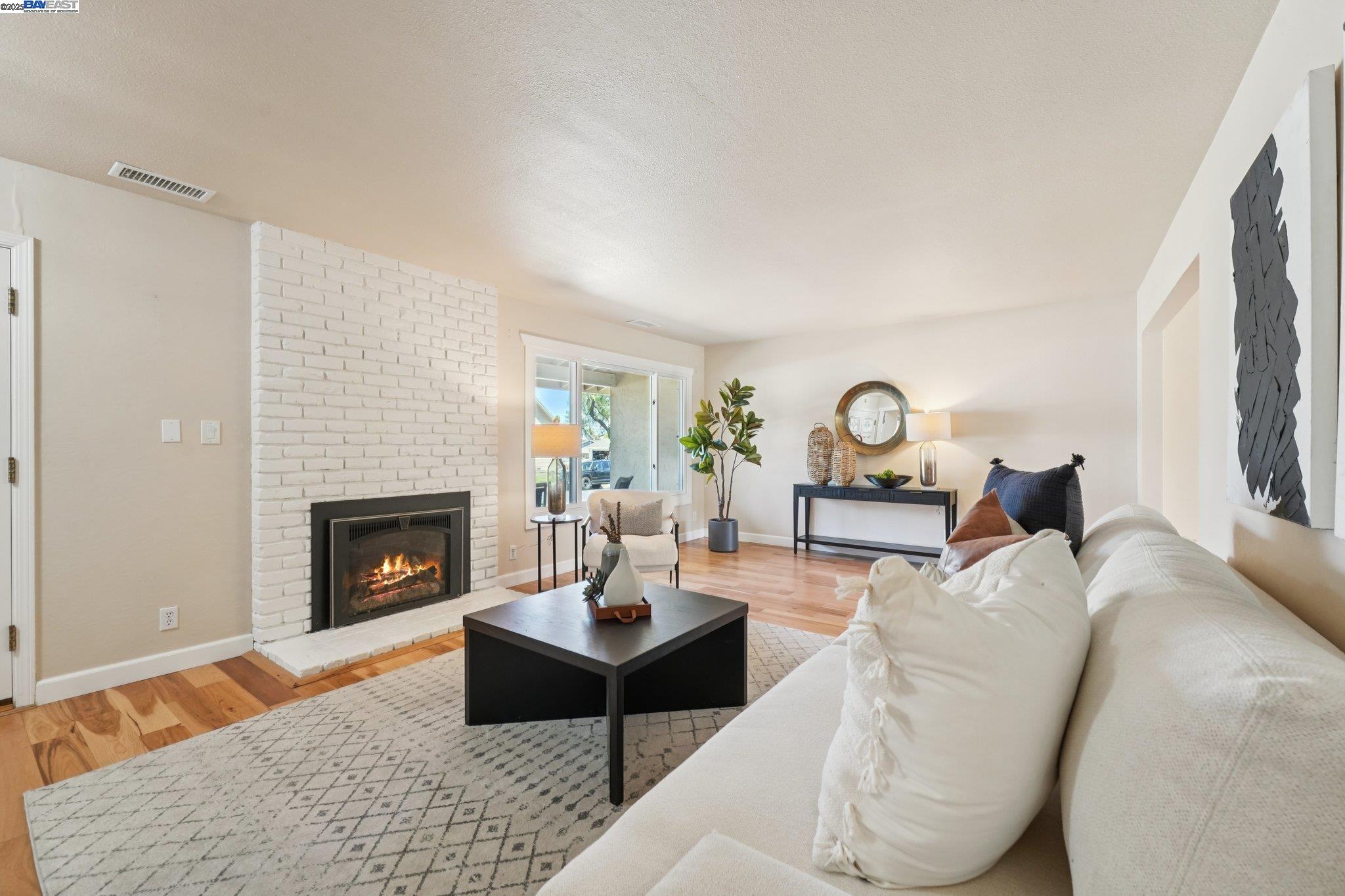 Detail Gallery Image 4 of 39 For 11745 Casa Linda, Dublin,  CA 94568-2231 - 4 Beds | 2 Baths