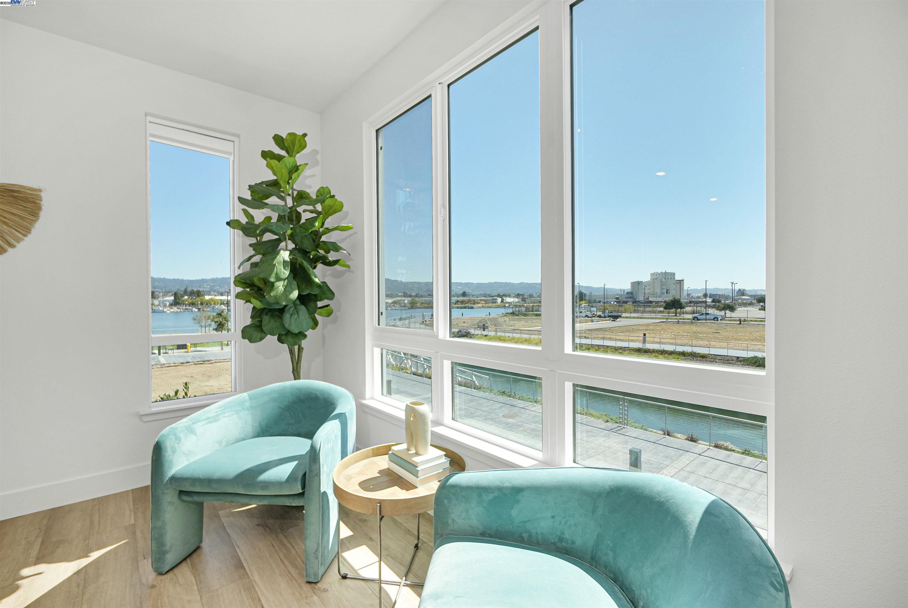Detail Gallery Image 15 of 60 For 2388 Stanford Street, Alameda,  CA 94501 - 4 Beds | 3/1 Baths