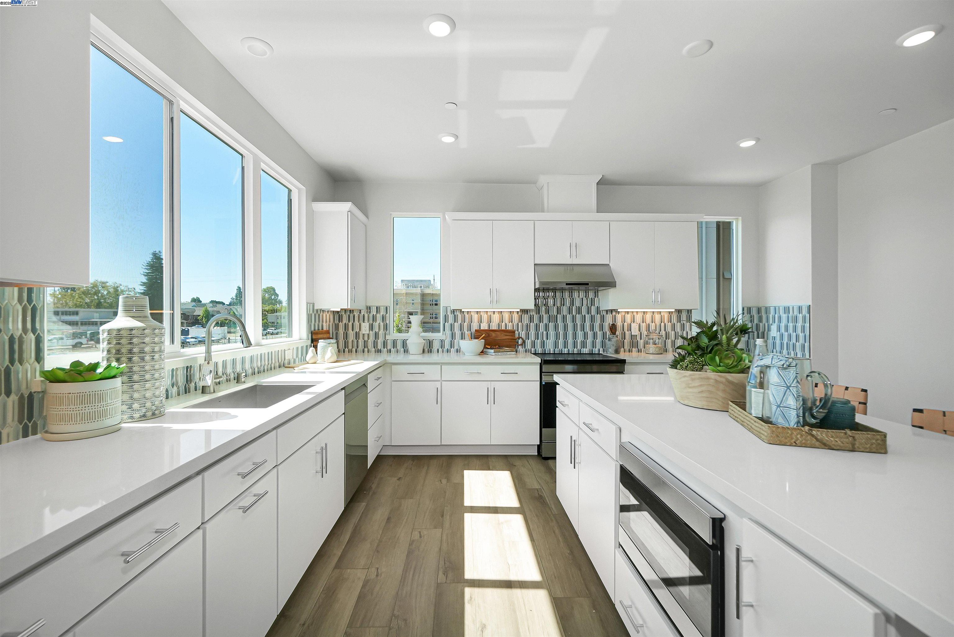 Detail Gallery Image 20 of 60 For 2388 Stanford Street, Alameda,  CA 94501 - 4 Beds | 3/1 Baths