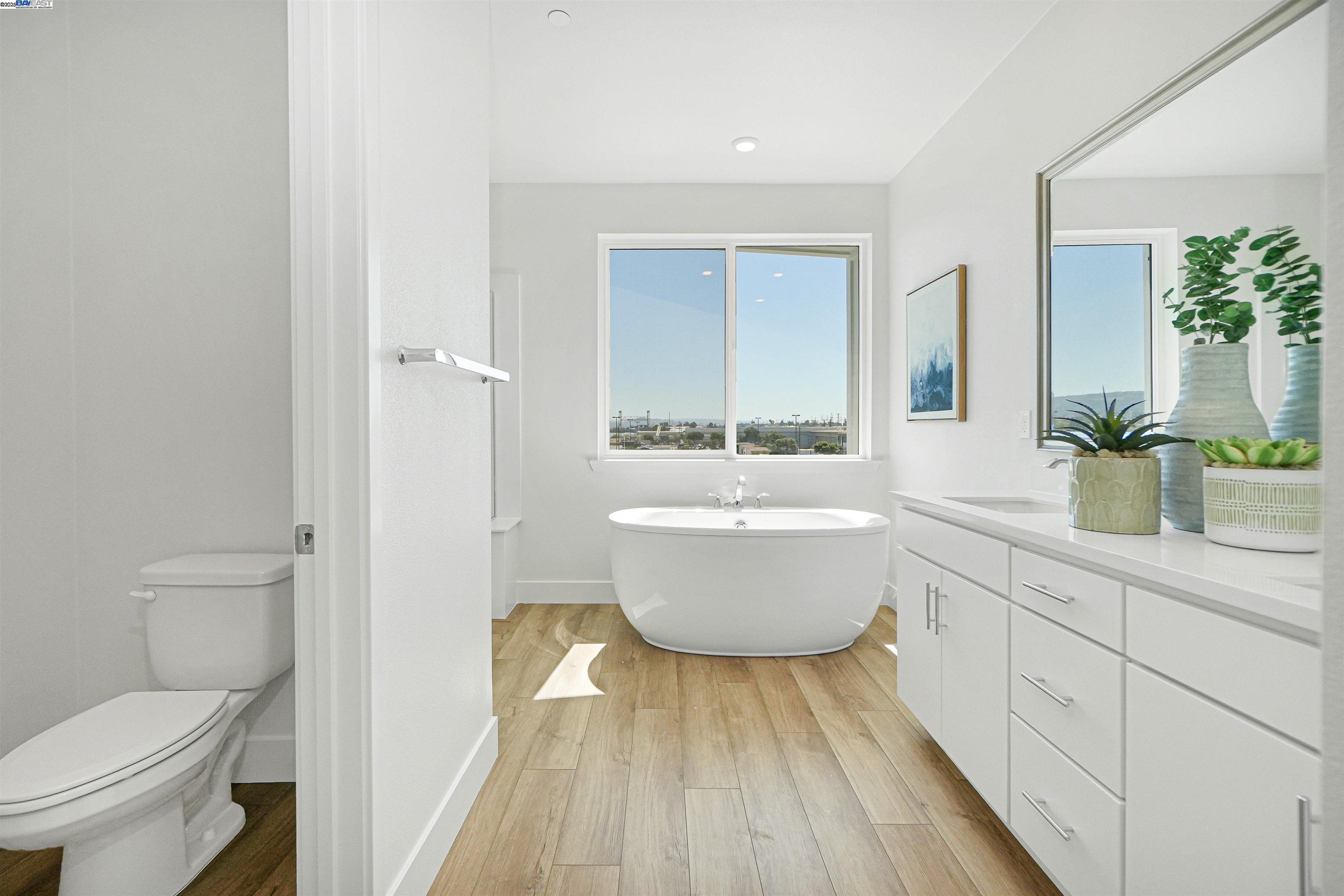 Detail Gallery Image 32 of 60 For 2388 Stanford Street, Alameda,  CA 94501 - 4 Beds | 3/1 Baths