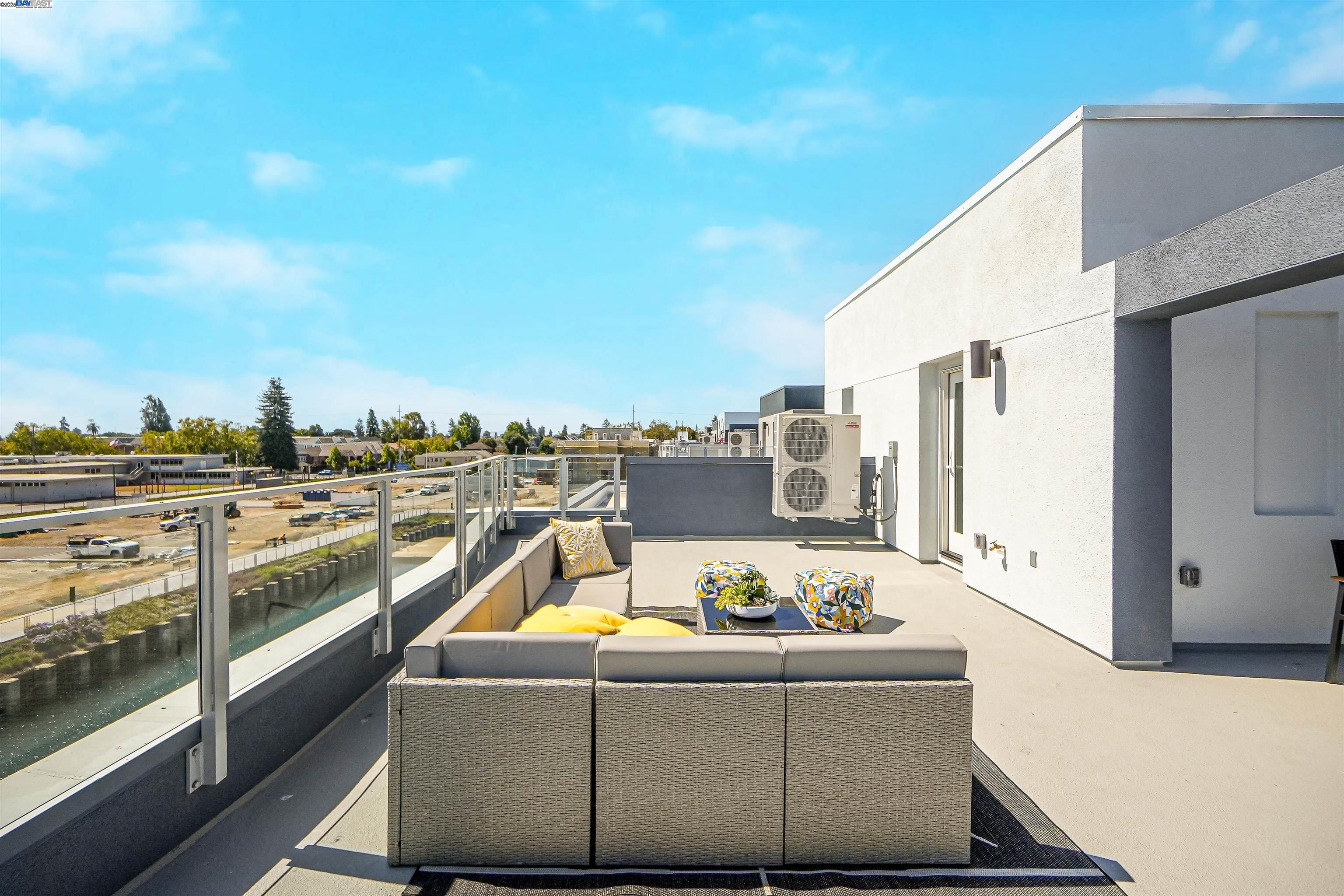 Detail Gallery Image 46 of 60 For 2388 Stanford Street, Alameda,  CA 94501 - 4 Beds | 3/1 Baths