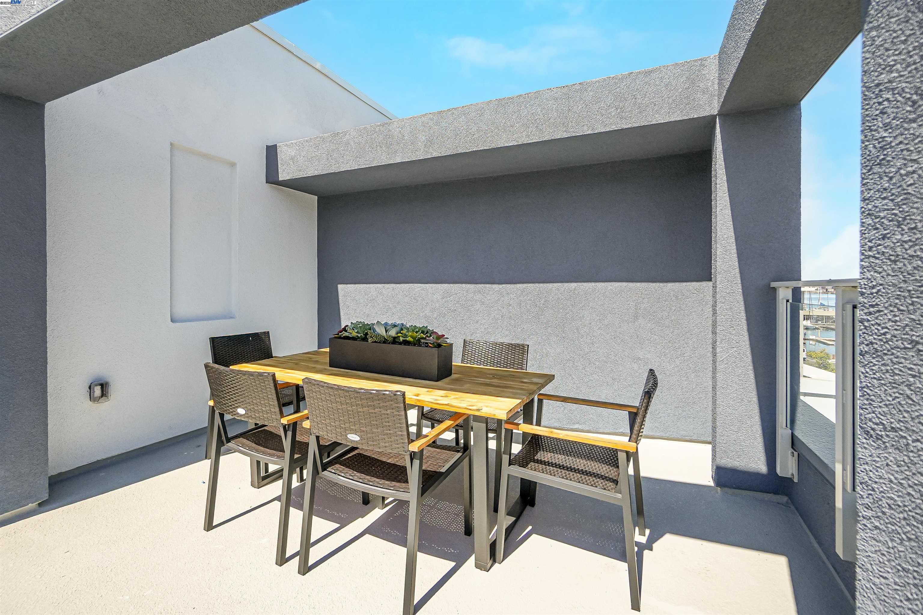 Detail Gallery Image 47 of 60 For 2388 Stanford Street, Alameda,  CA 94501 - 4 Beds | 3/1 Baths