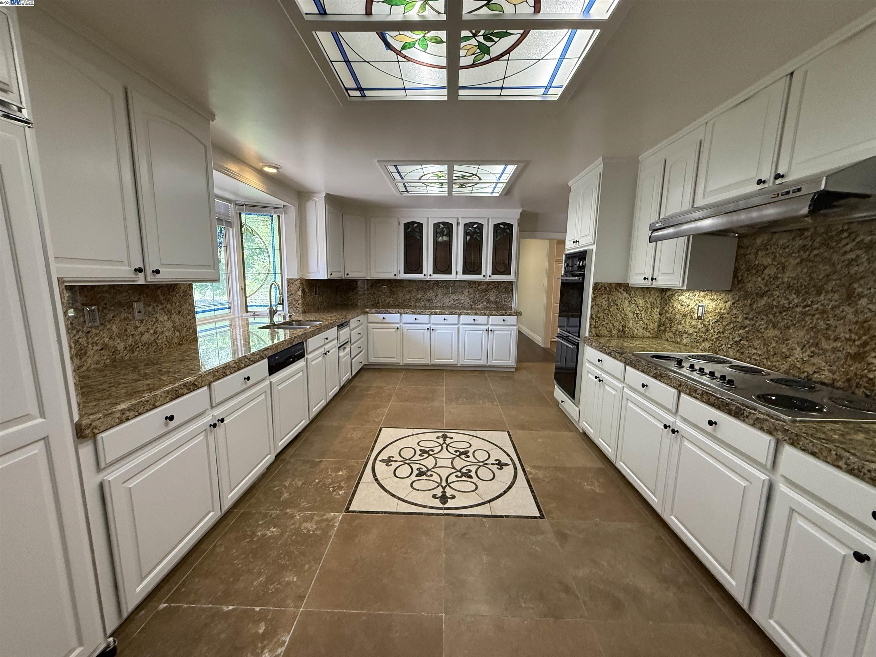 Detail Gallery Image 11 of 42 For 470 Hale St, Palo Alto,  CA 94301 - 4 Beds | 4/1 Baths