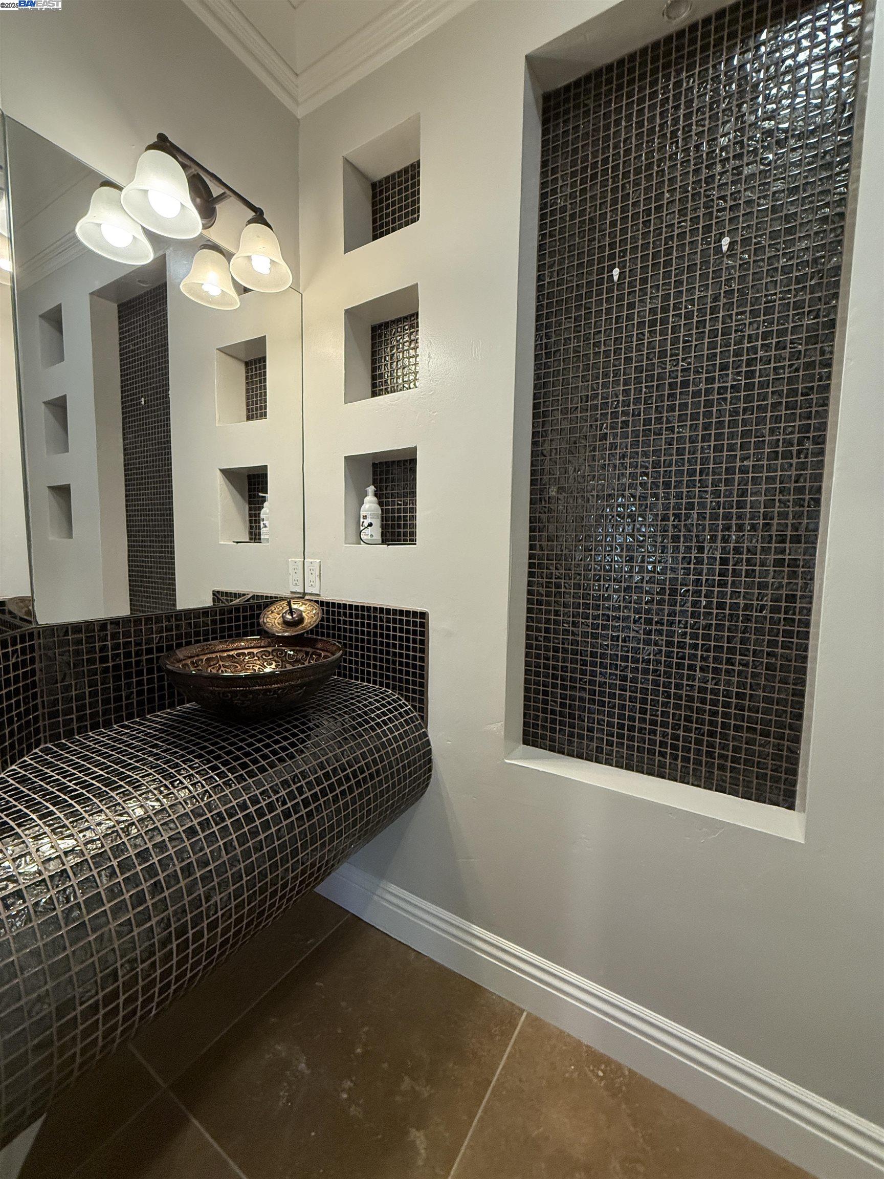 Detail Gallery Image 15 of 42 For 470 Hale St, Palo Alto,  CA 94301 - 4 Beds | 4/1 Baths