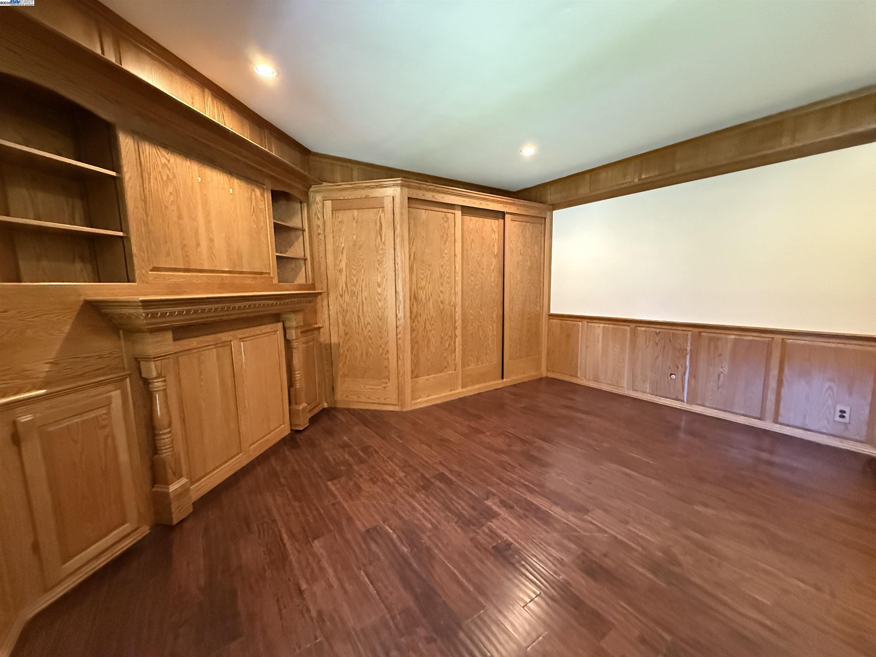 Detail Gallery Image 19 of 42 For 470 Hale St, Palo Alto,  CA 94301 - 4 Beds | 4/1 Baths