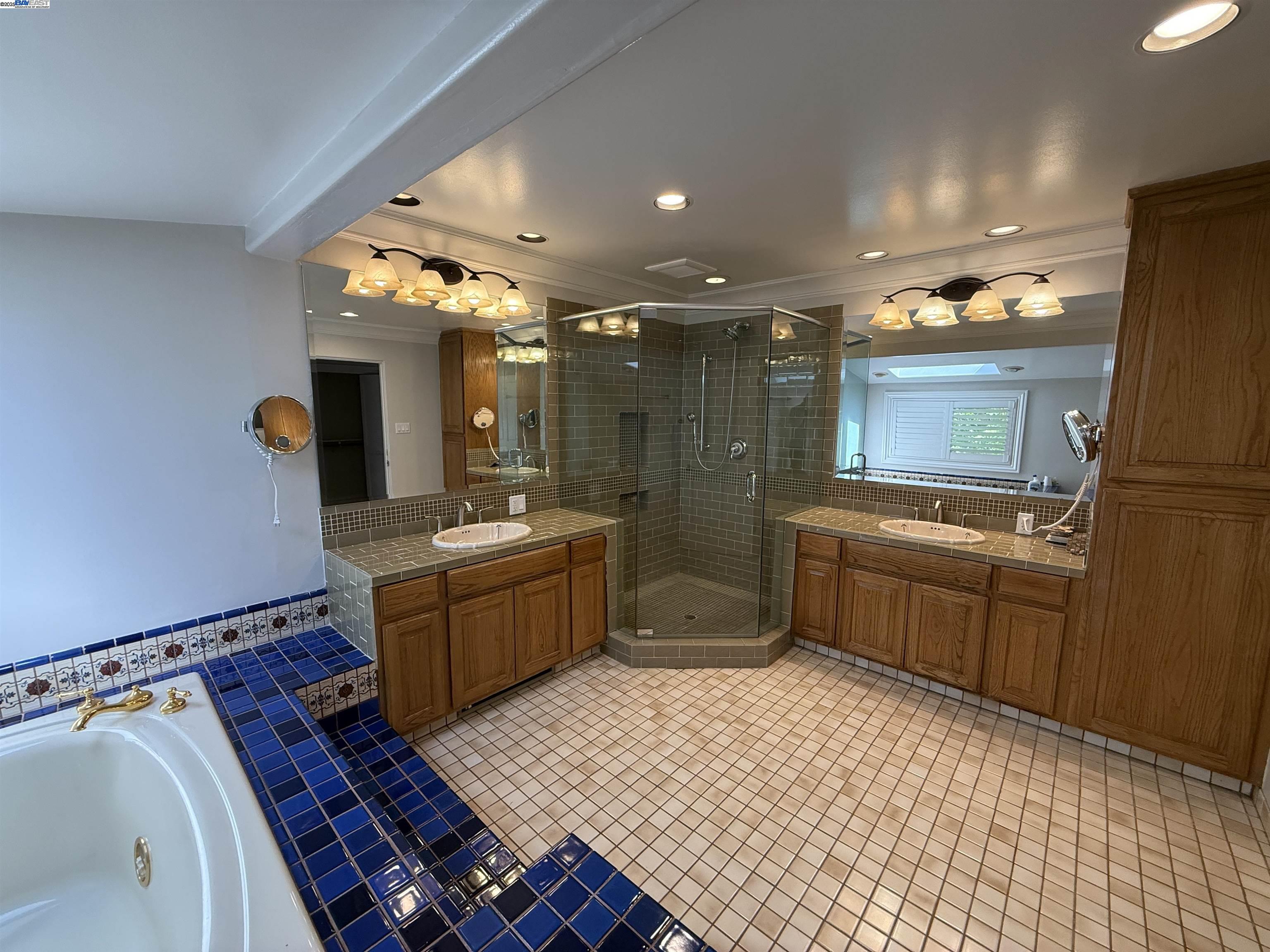 Detail Gallery Image 25 of 42 For 470 Hale St, Palo Alto,  CA 94301 - 4 Beds | 4/1 Baths