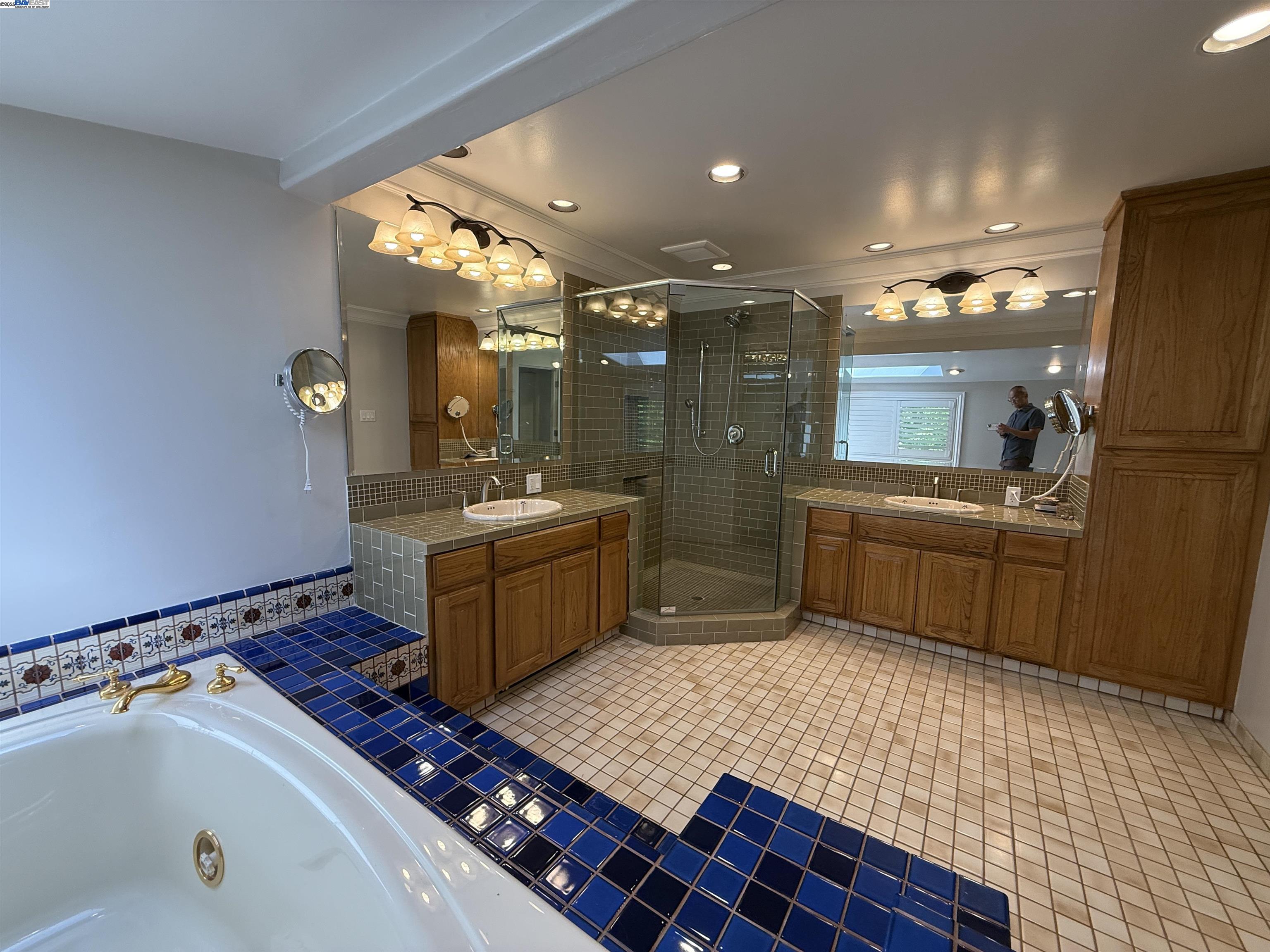 Detail Gallery Image 27 of 42 For 470 Hale St, Palo Alto,  CA 94301 - 4 Beds | 4/1 Baths