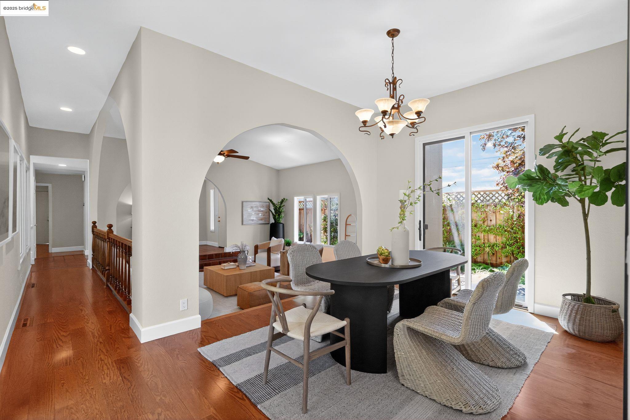 Detail Gallery Image 6 of 23 For 1357 Court St, Alameda,  CA 94501 - 3 Beds | 2 Baths