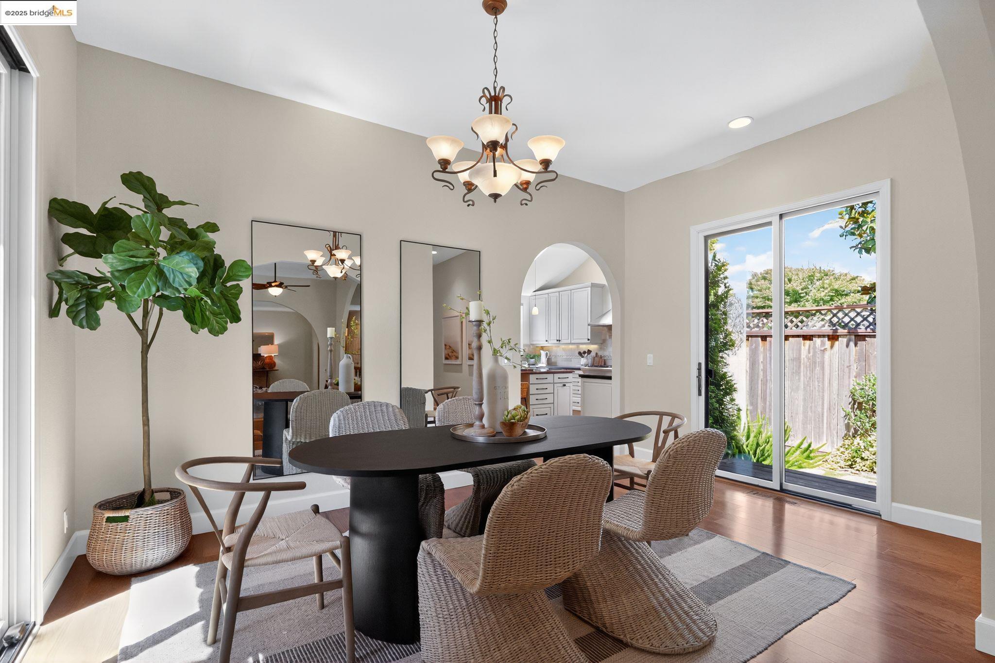 Detail Gallery Image 7 of 23 For 1357 Court St, Alameda,  CA 94501 - 3 Beds | 2 Baths