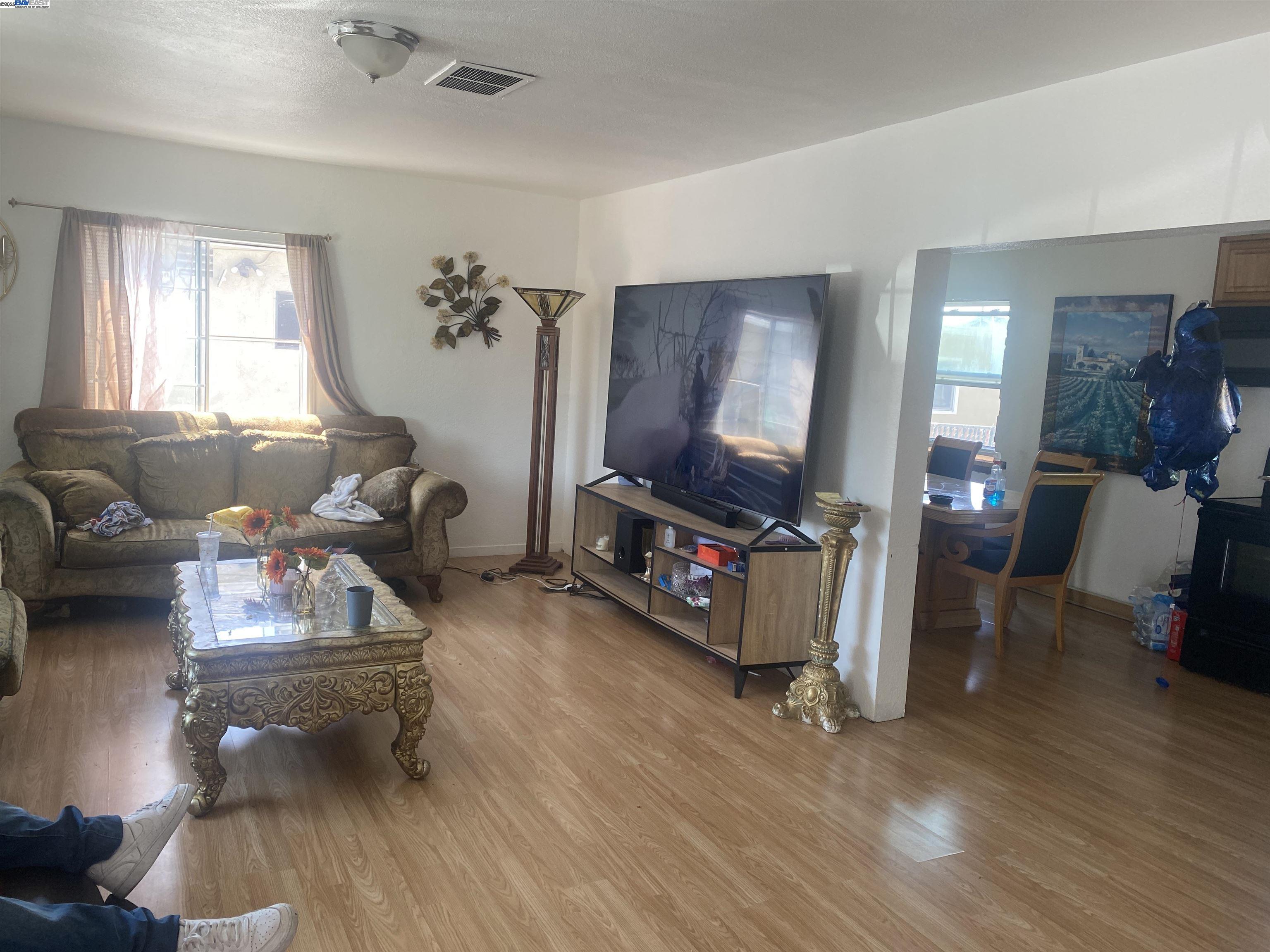 Detail Gallery Image 3 of 12 For 16557 E 14th Street, San Leandro,  CA 94578-2307 - 2 Beds | 1 Baths