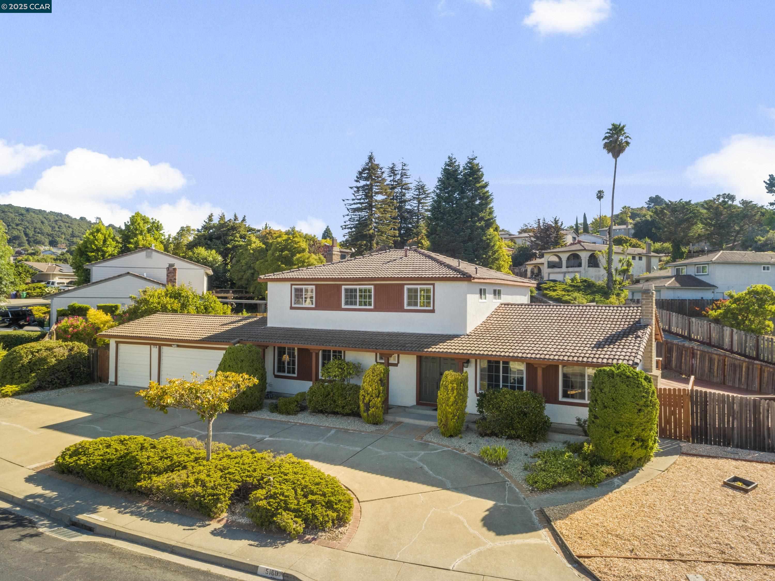 Detail Gallery Image 1 of 32 For 5160 Heavenly Ridge Ln, El Sobrante,  CA 94803 - 4 Beds | 3 Baths