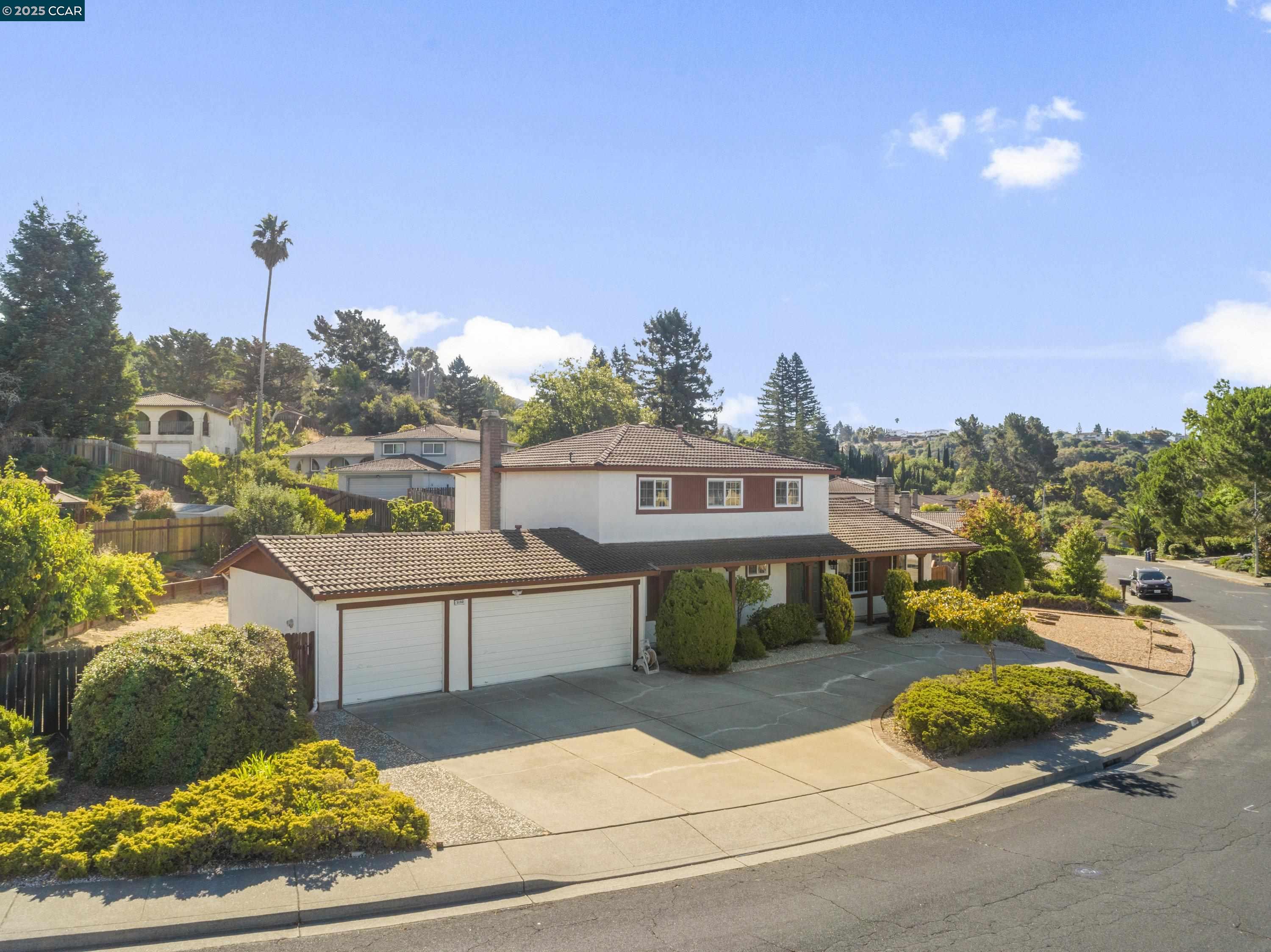 Detail Gallery Image 2 of 32 For 5160 Heavenly Ridge Ln, El Sobrante,  CA 94803 - 4 Beds | 3 Baths