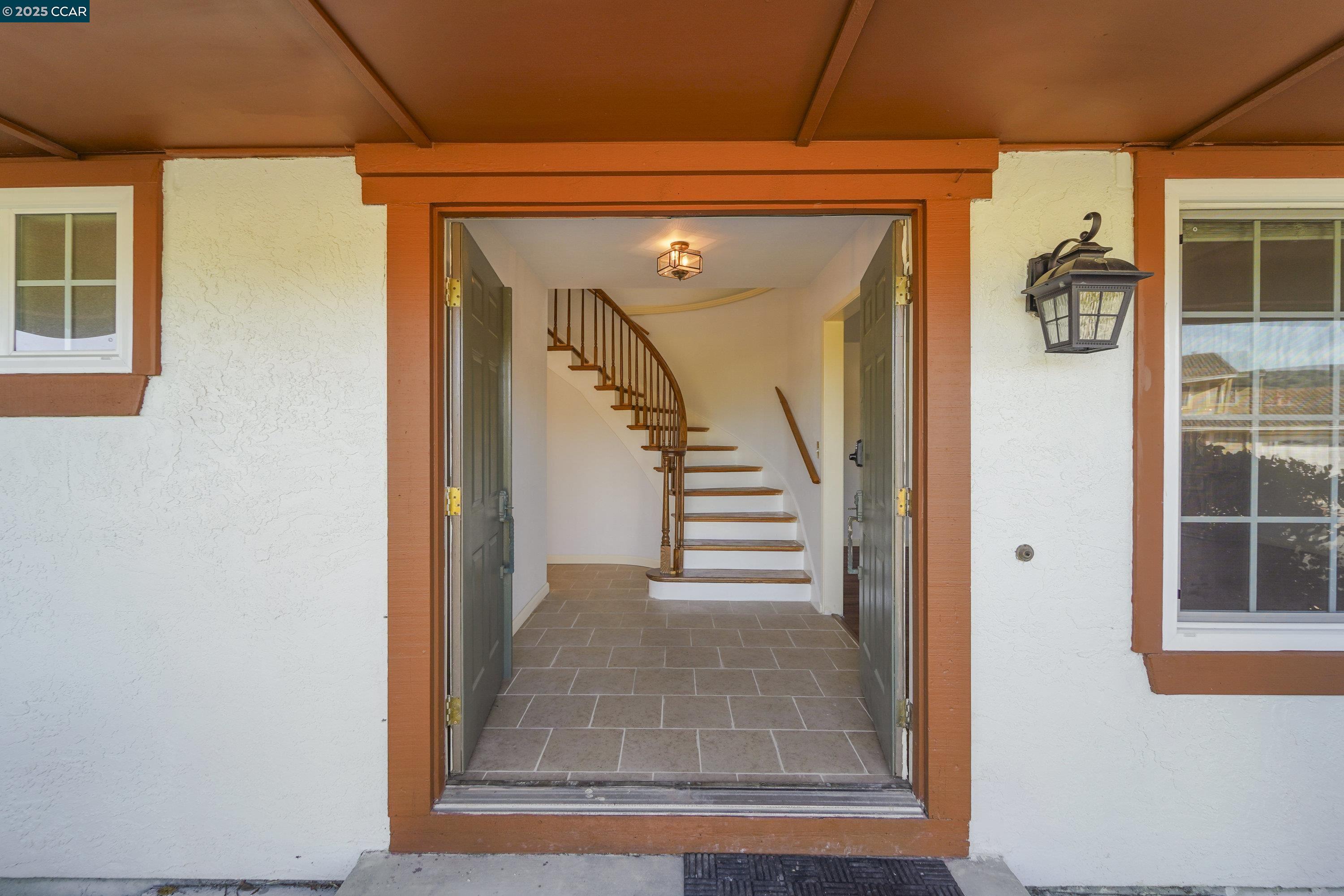 Detail Gallery Image 11 of 32 For 5160 Heavenly Ridge Ln, El Sobrante,  CA 94803 - 4 Beds | 3 Baths