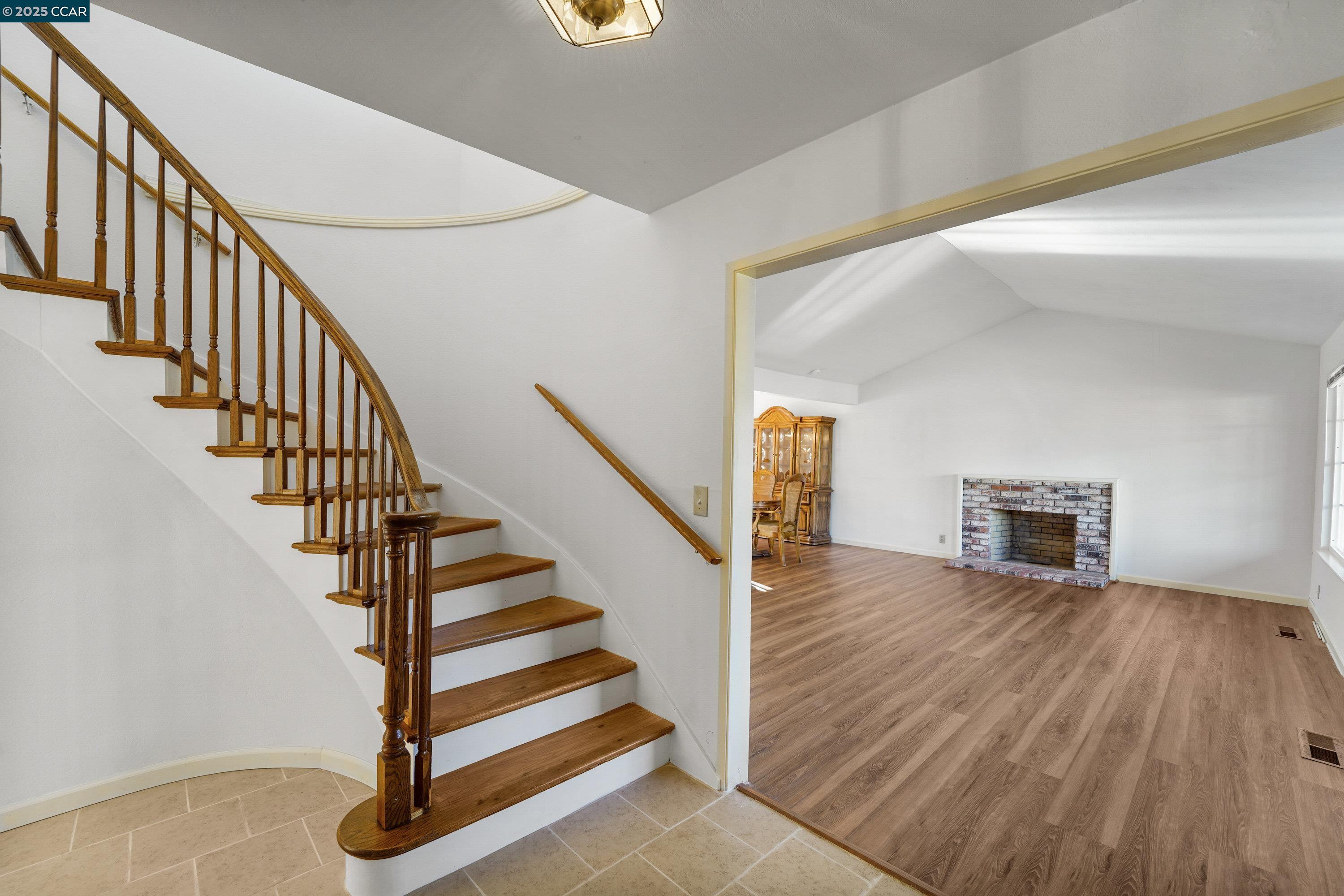 Detail Gallery Image 12 of 32 For 5160 Heavenly Ridge Ln, El Sobrante,  CA 94803 - 4 Beds | 3 Baths