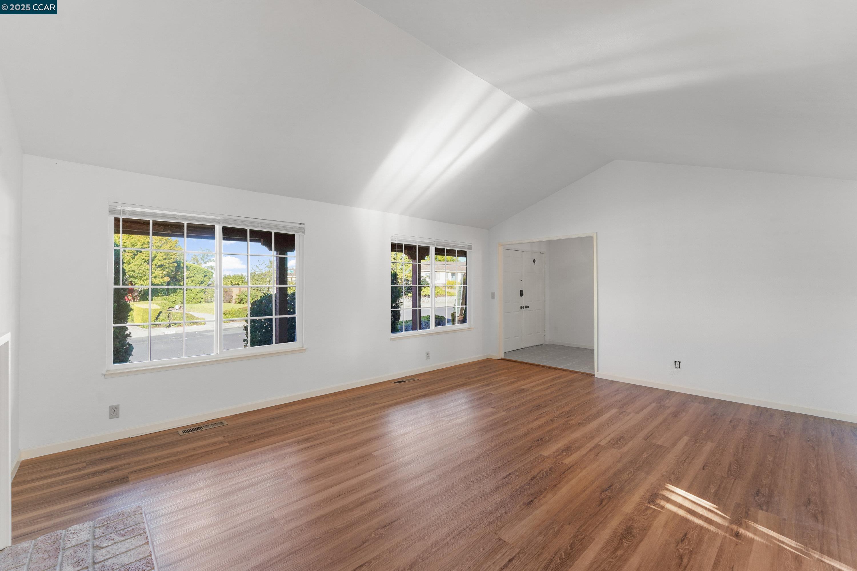 Detail Gallery Image 14 of 32 For 5160 Heavenly Ridge Ln, El Sobrante,  CA 94803 - 4 Beds | 3 Baths