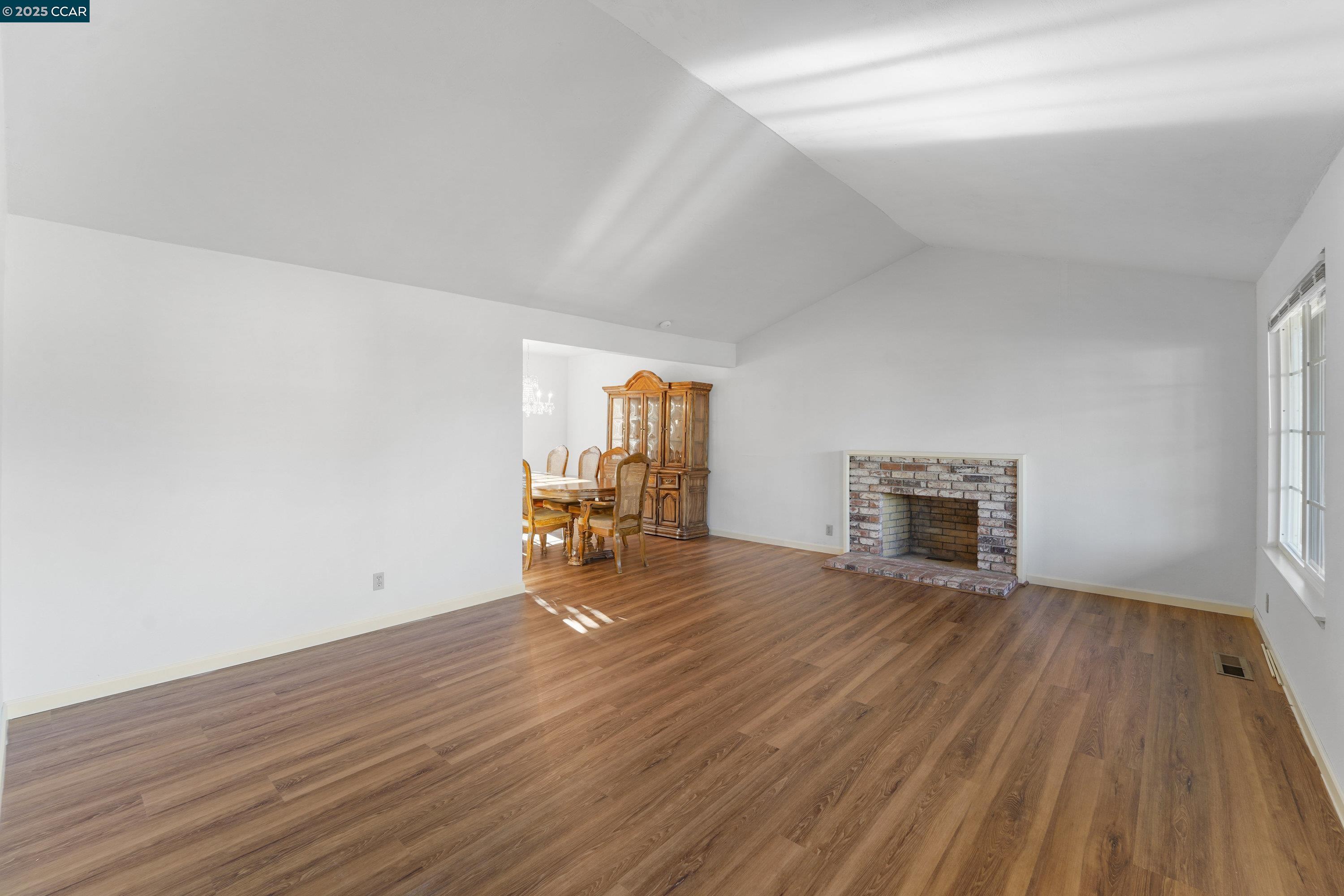 Detail Gallery Image 15 of 32 For 5160 Heavenly Ridge Ln, El Sobrante,  CA 94803 - 4 Beds | 3 Baths