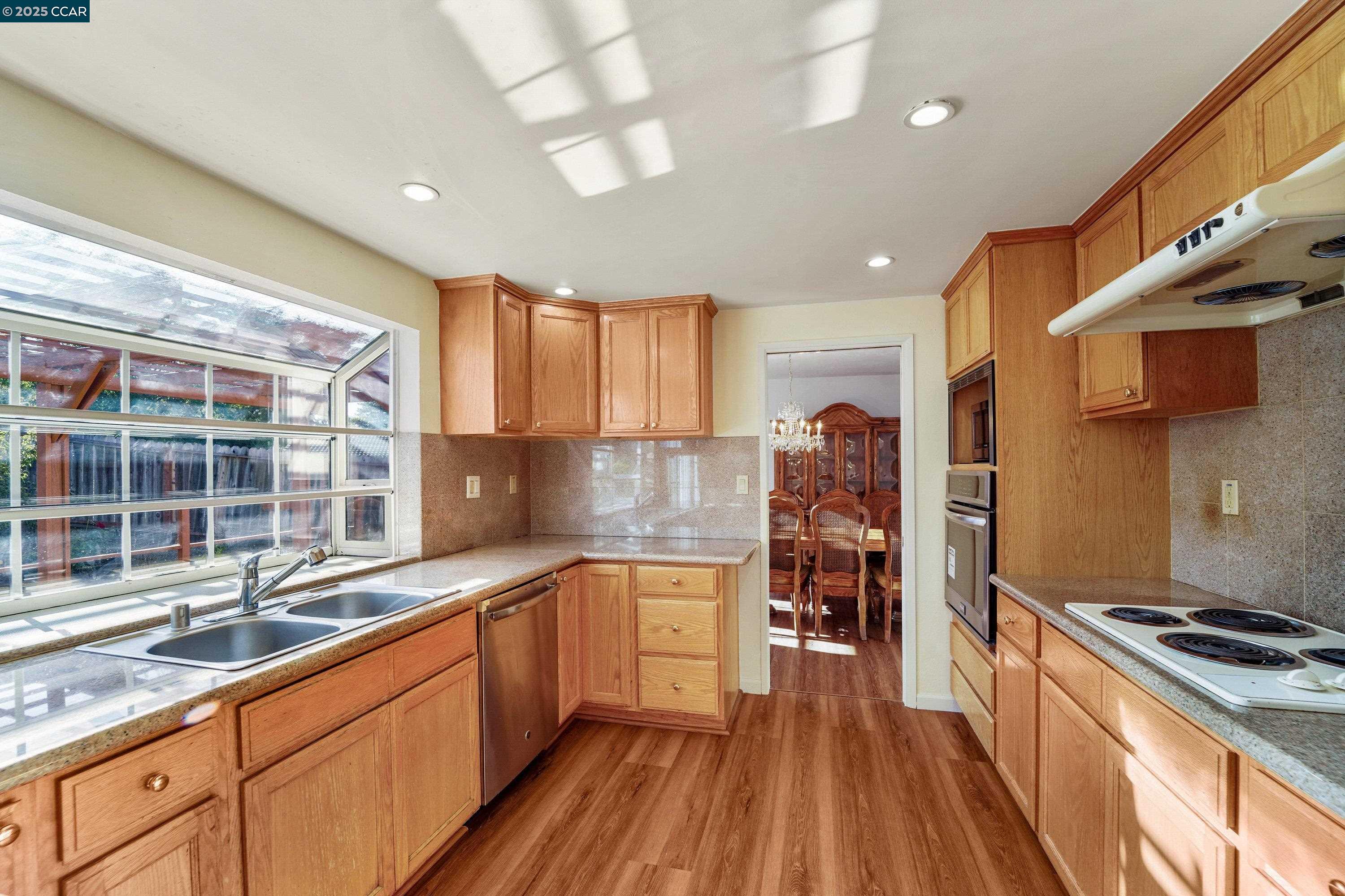 Detail Gallery Image 18 of 32 For 5160 Heavenly Ridge Ln, El Sobrante,  CA 94803 - 4 Beds | 3 Baths